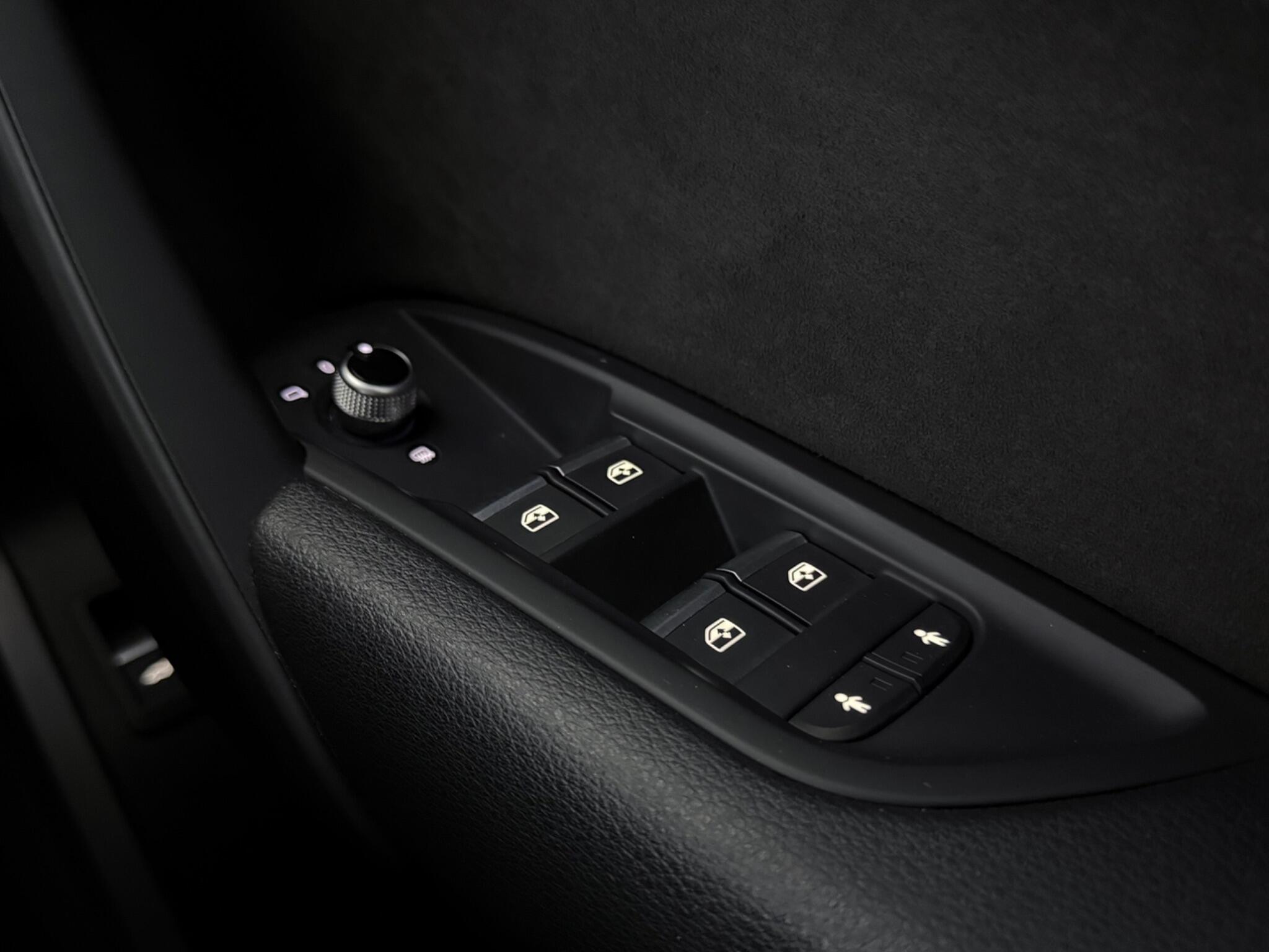 Audi Q5 view 16