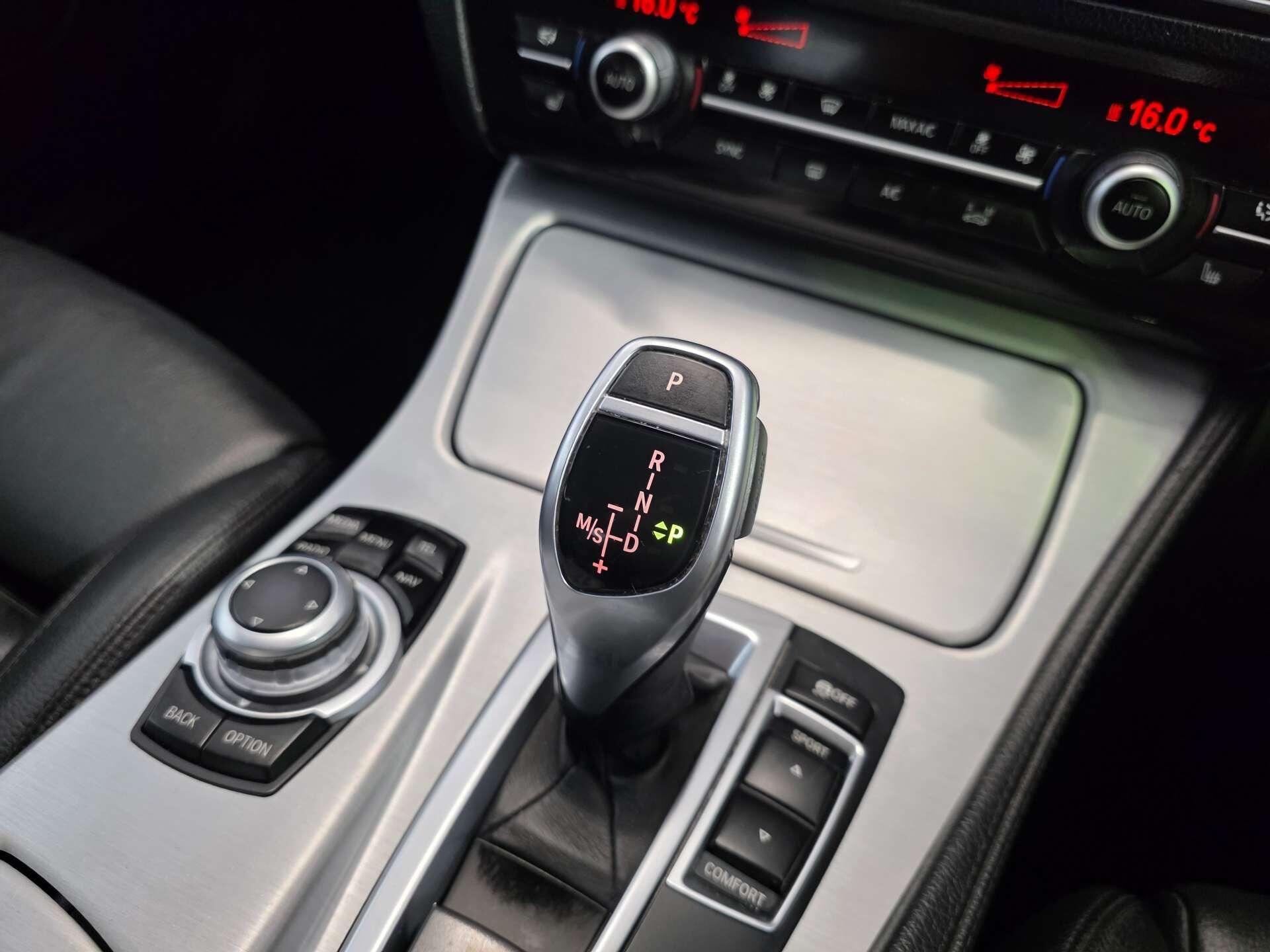 BMW 5 Series view 26