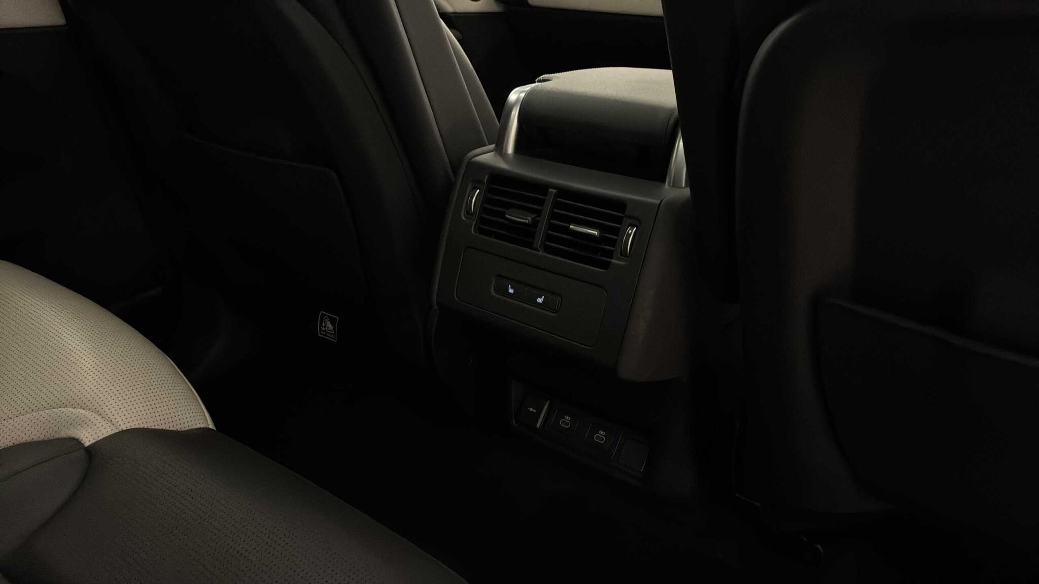 Land Rover Discovery view 18