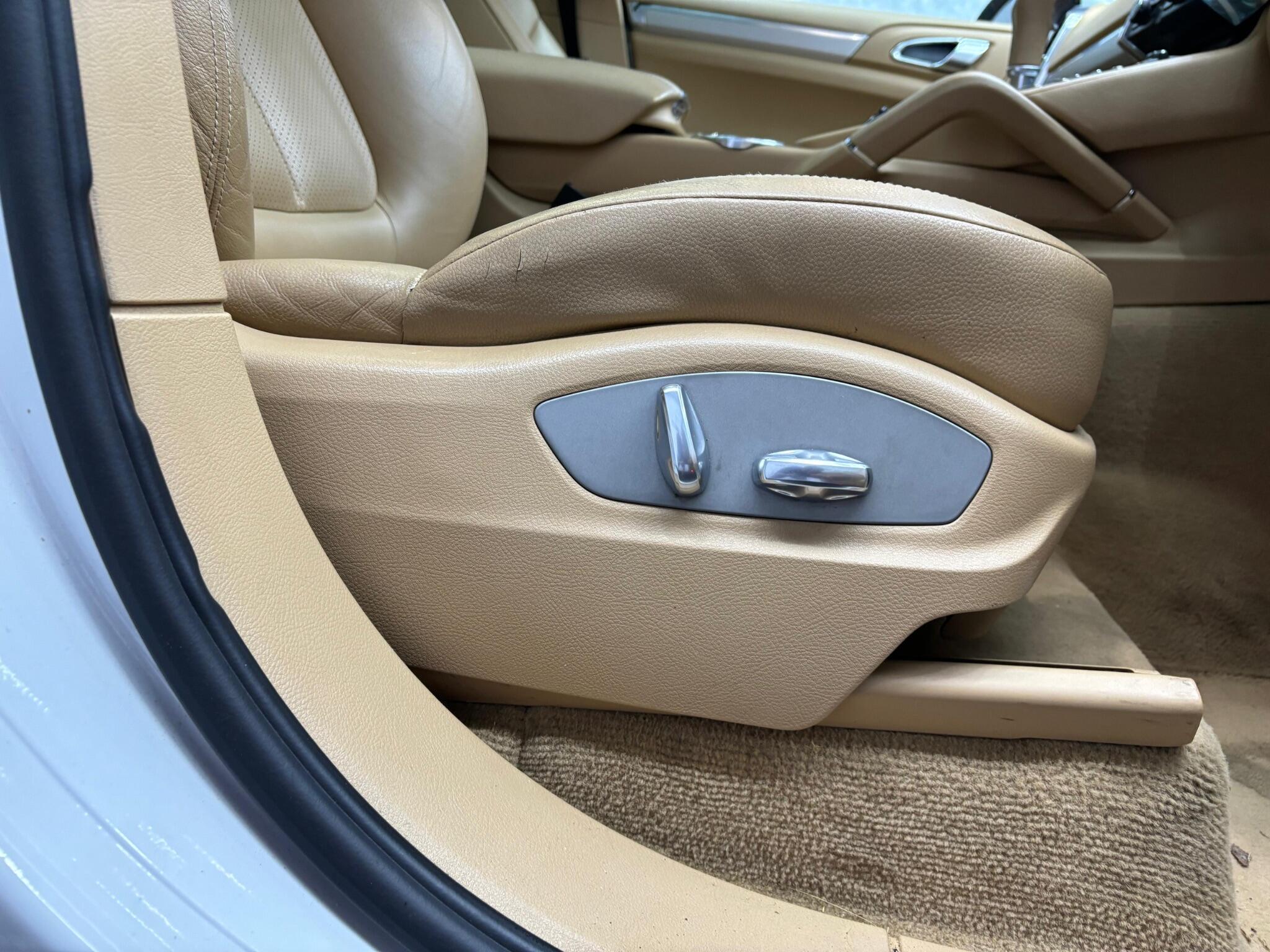 Porsche Cayenne view 25