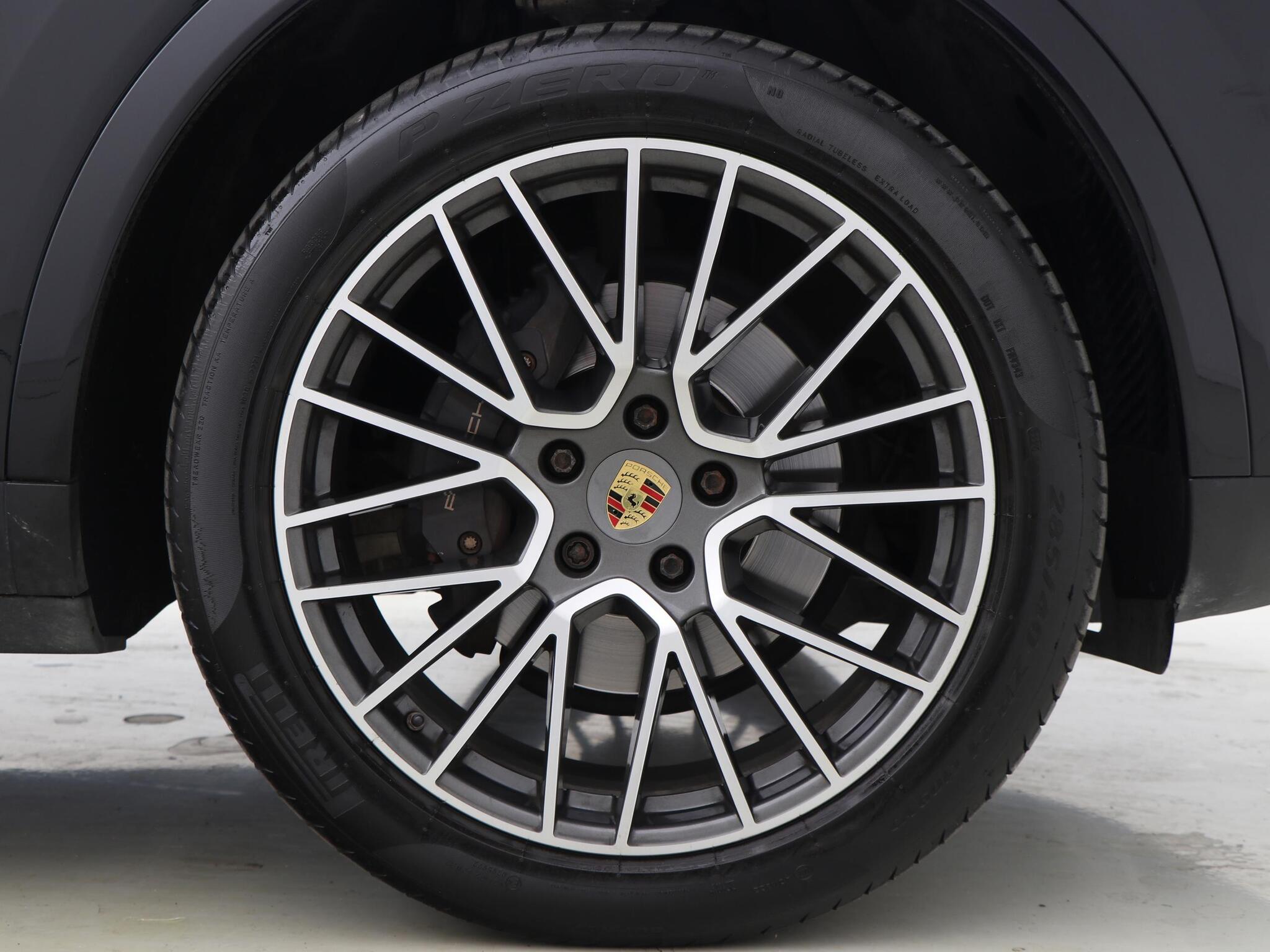 Porsche Cayenne view 4