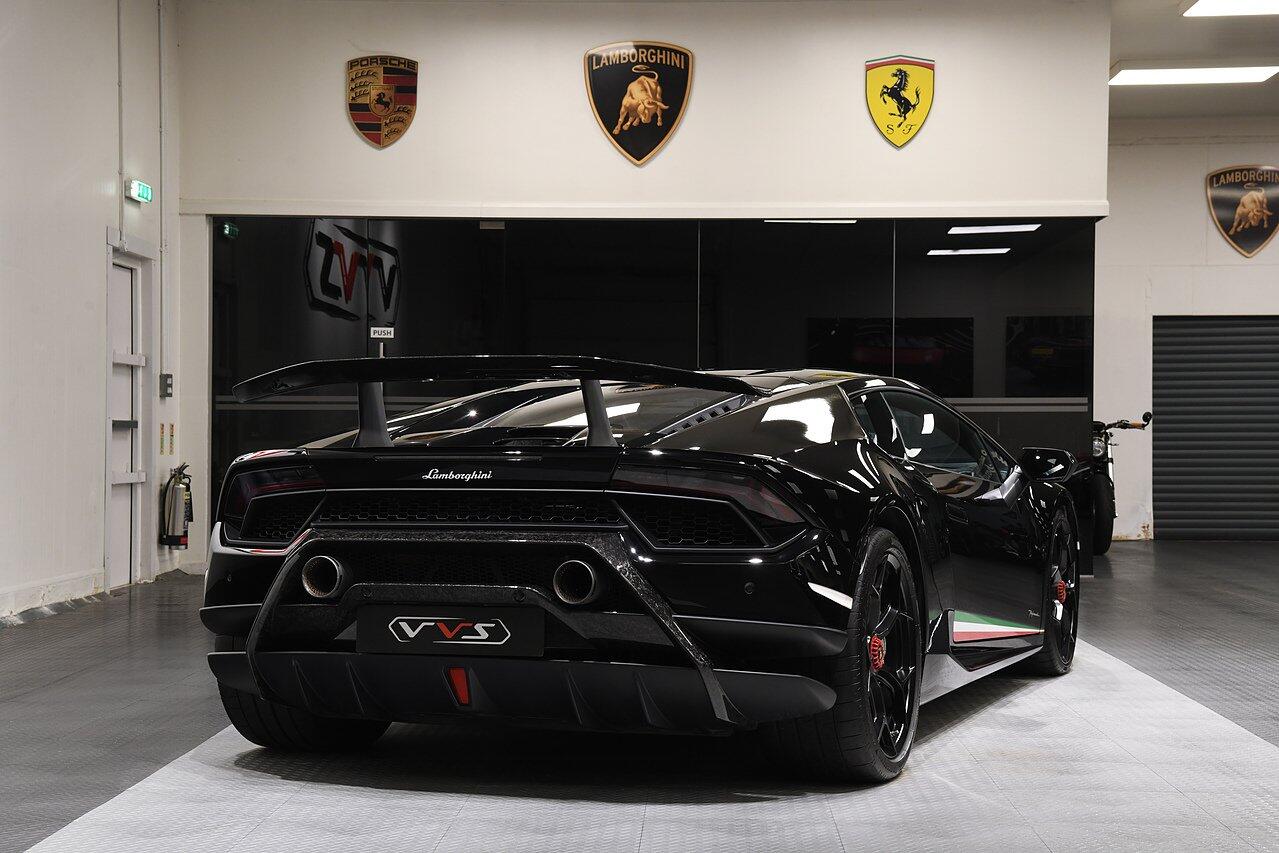 Lamborghini Huracan view 3