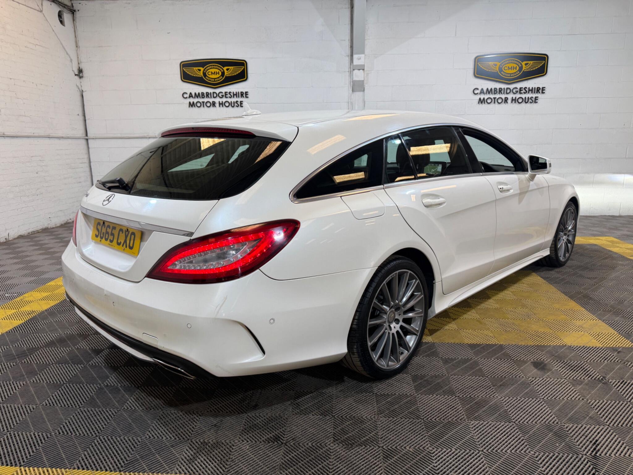 Mercedes-Benz CLS view 5