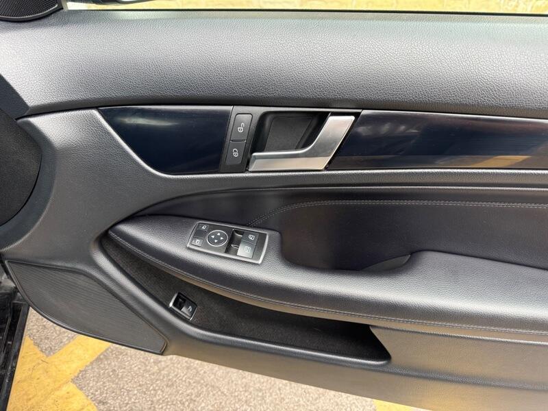 Mercedes-Benz C Class view 35
