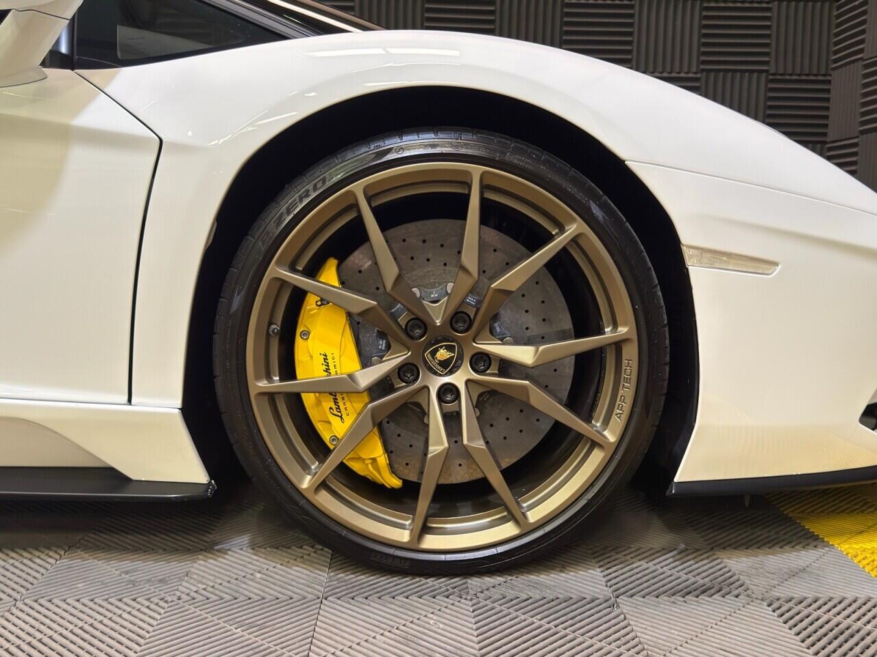 Lamborghini Aventador view 6