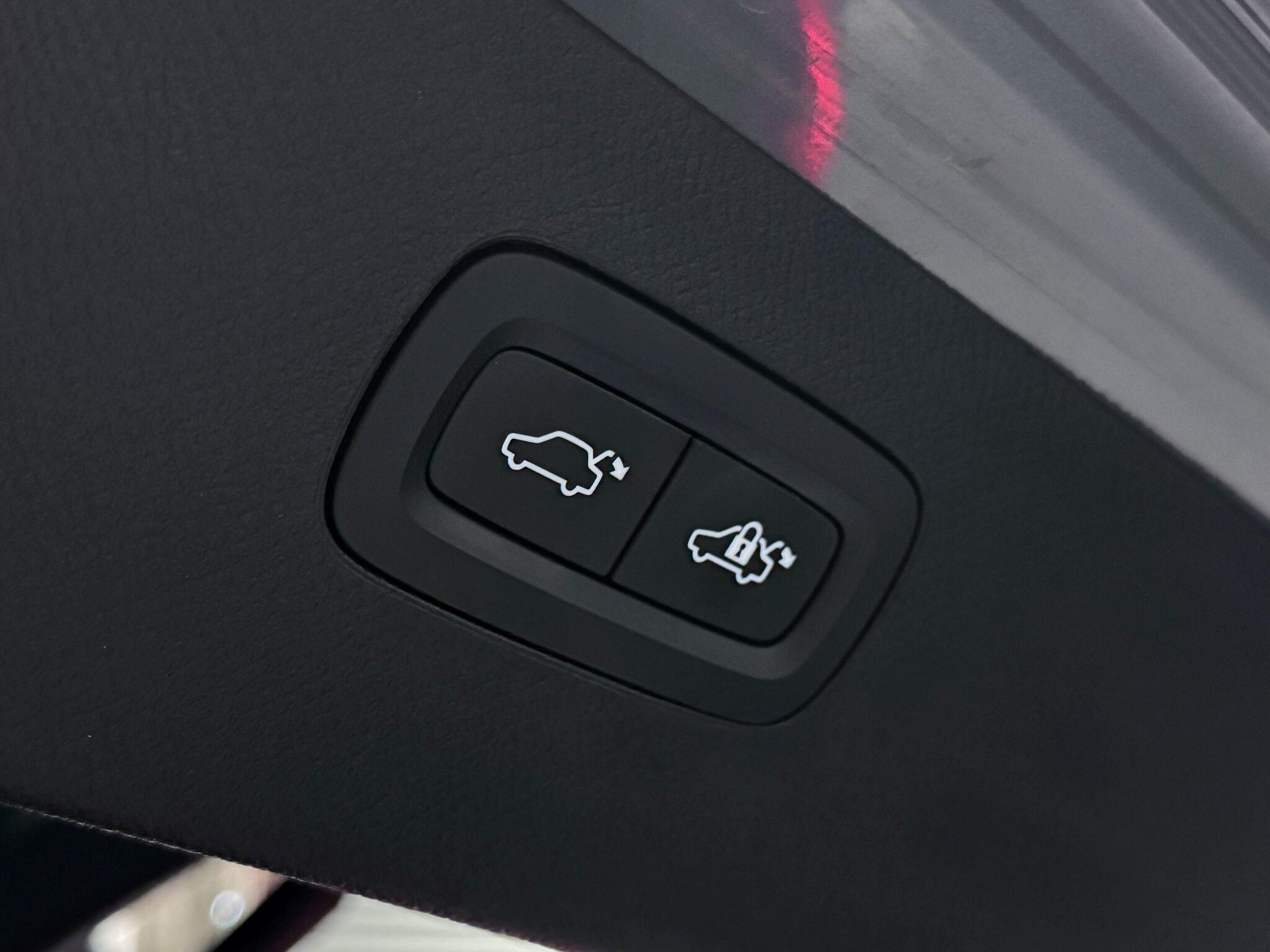 Volvo XC90 view 9