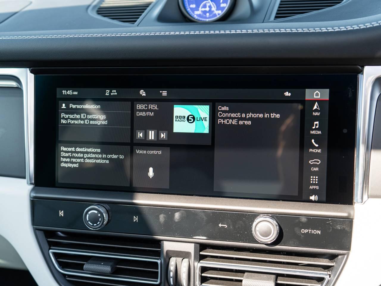 Porsche Macan view 31