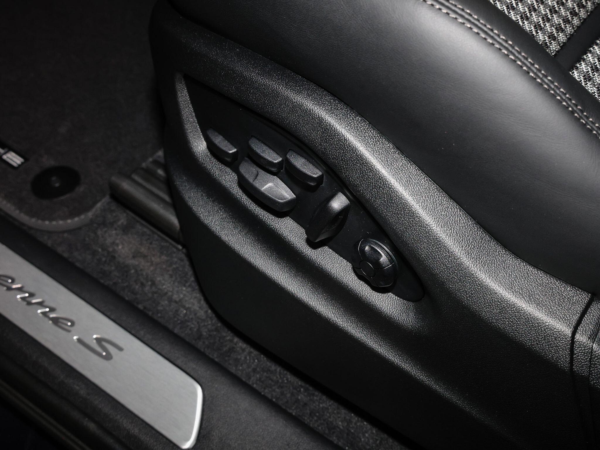 Porsche Cayenne view 46