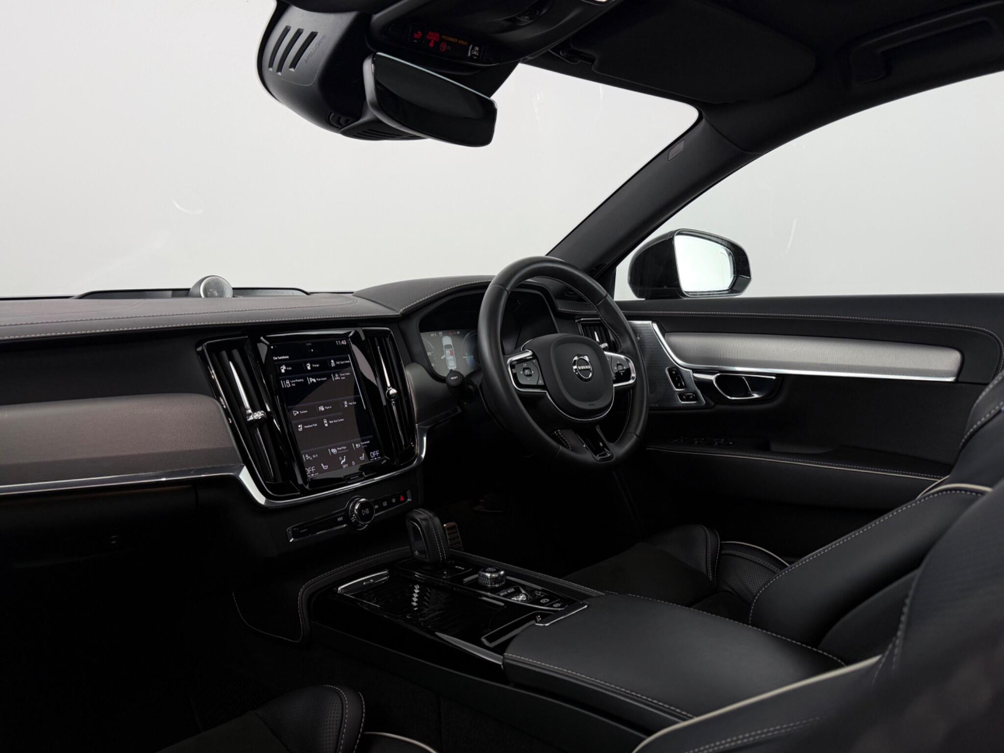 Volvo S90 view 4
