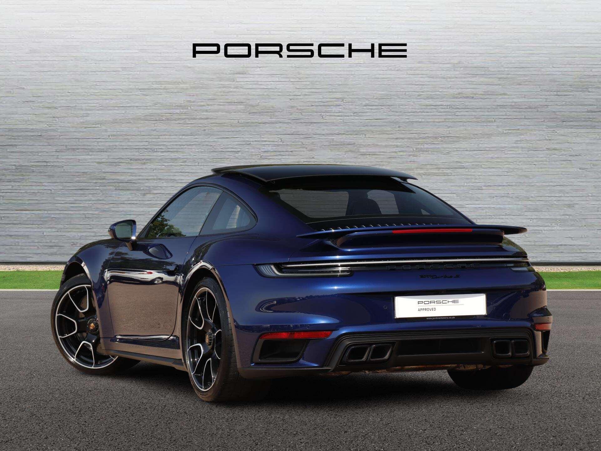 Porsche 911 view 5