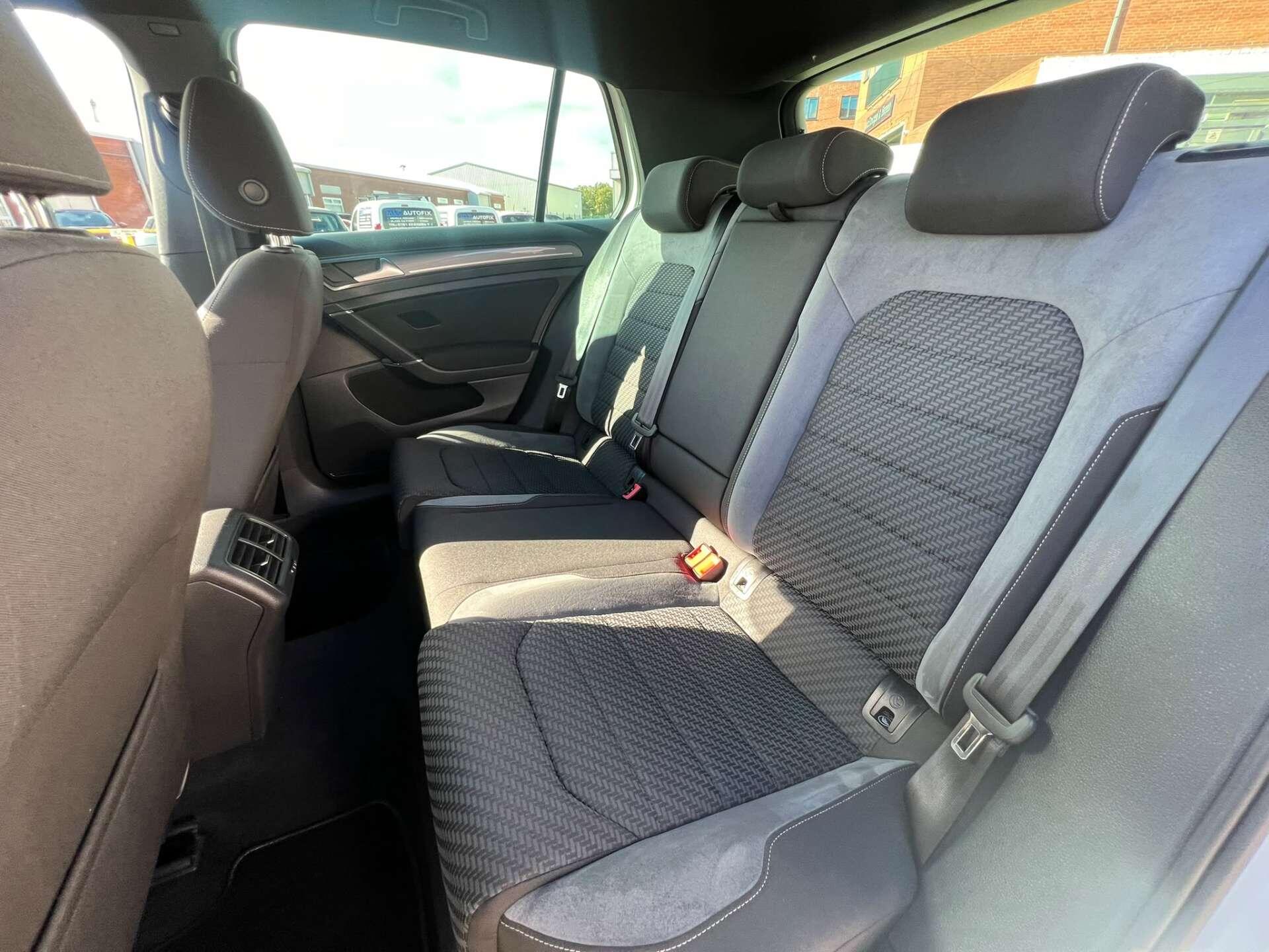 Volkswagen Golf view 42