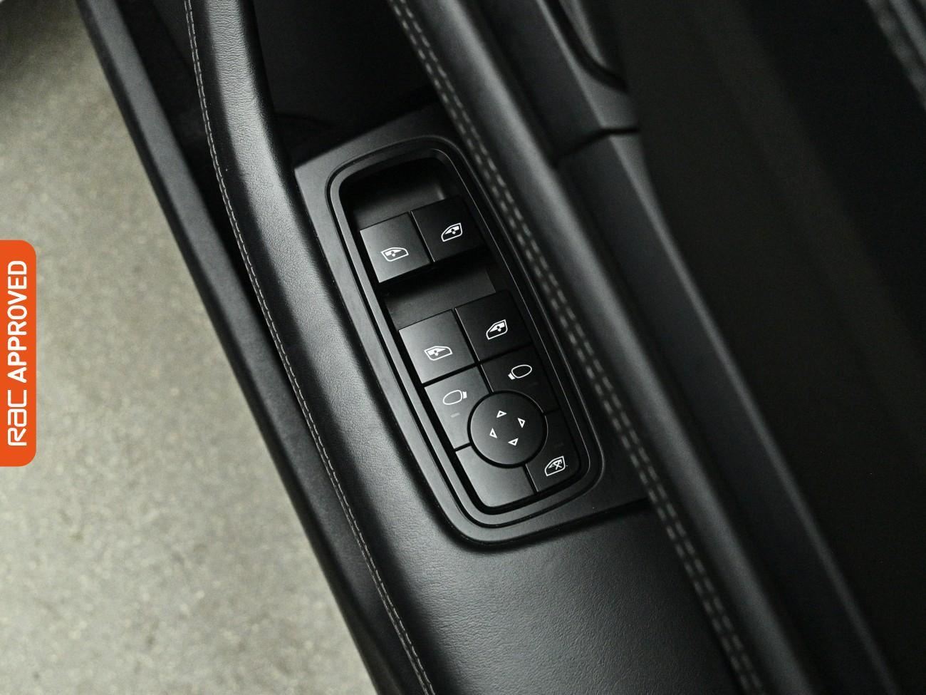 Porsche Taycan view 27