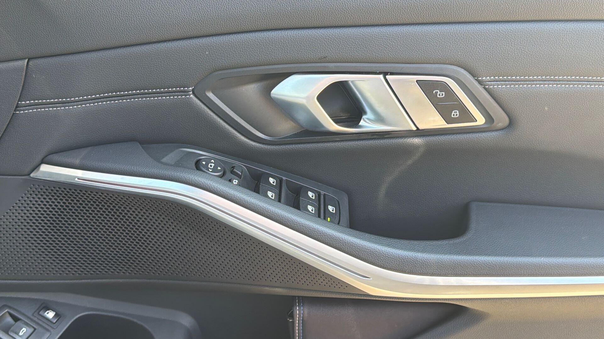 BMW 3 Series view 21