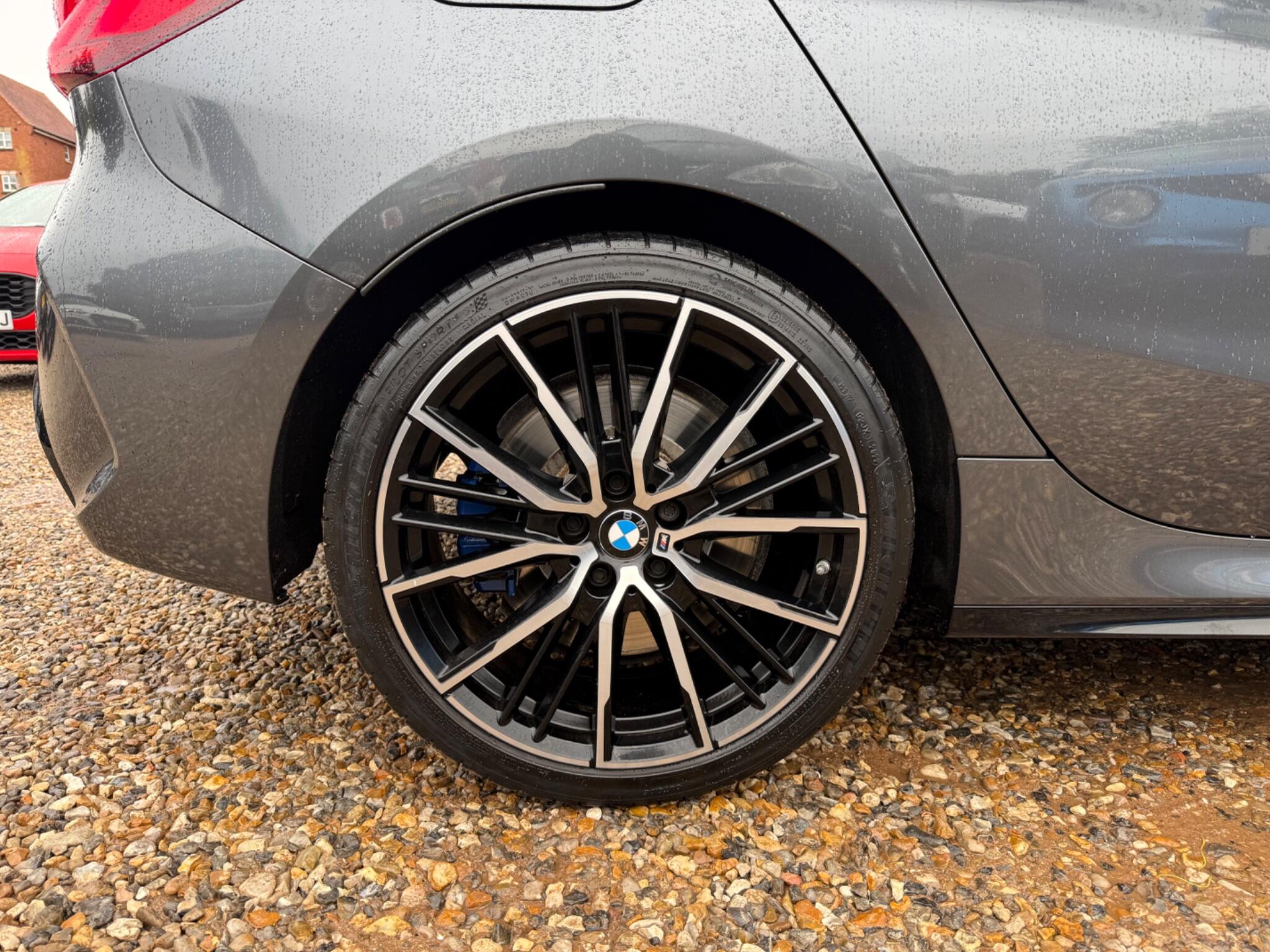 BMW 1 Series view 9