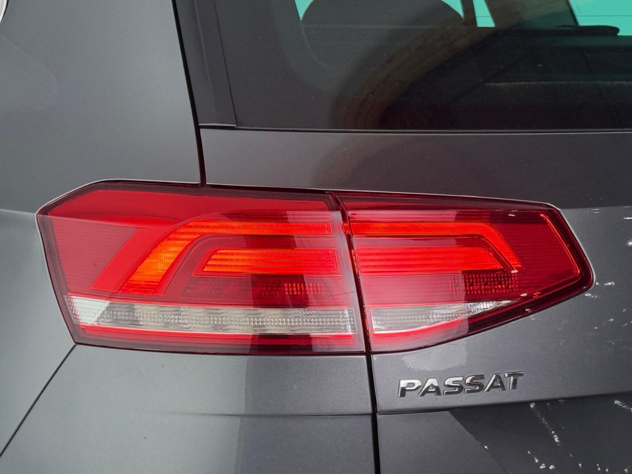 Volkswagen Passat view 6
