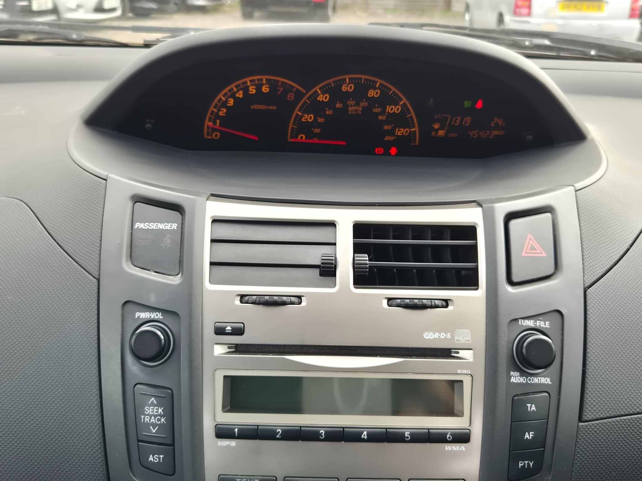 Toyota Yaris view 15