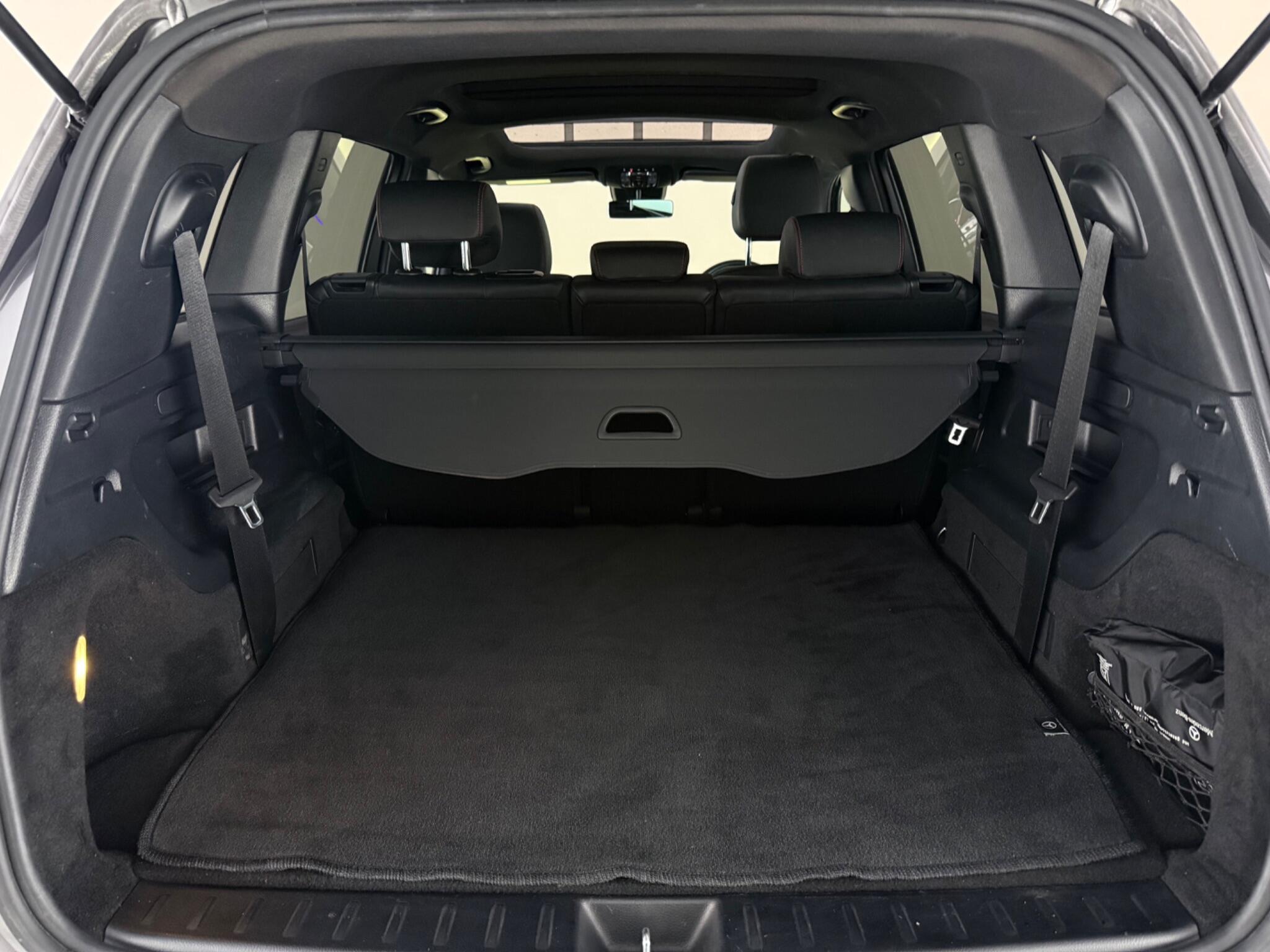 Mercedes-Benz GLB view 10