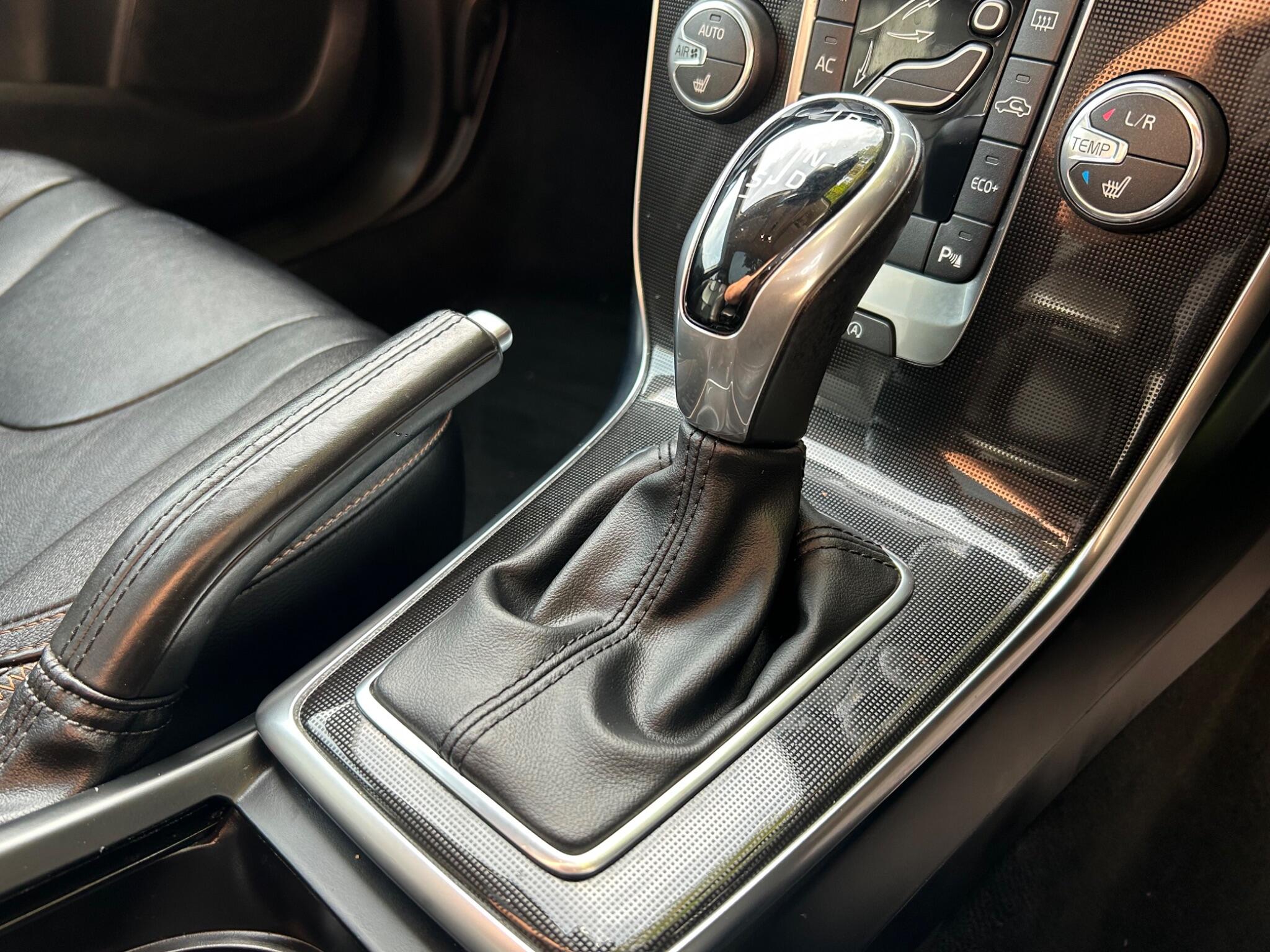 Volvo V40 Cross Country view 27