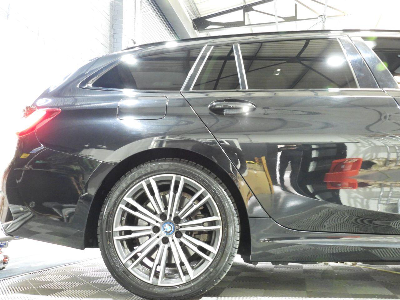 BMW 3 Series view 9