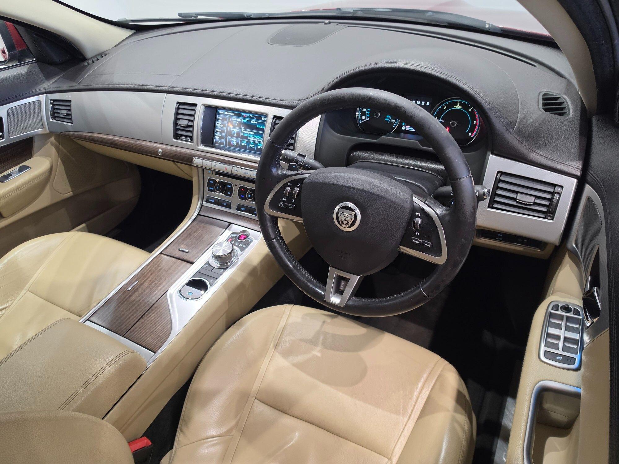 Jaguar XF view 28