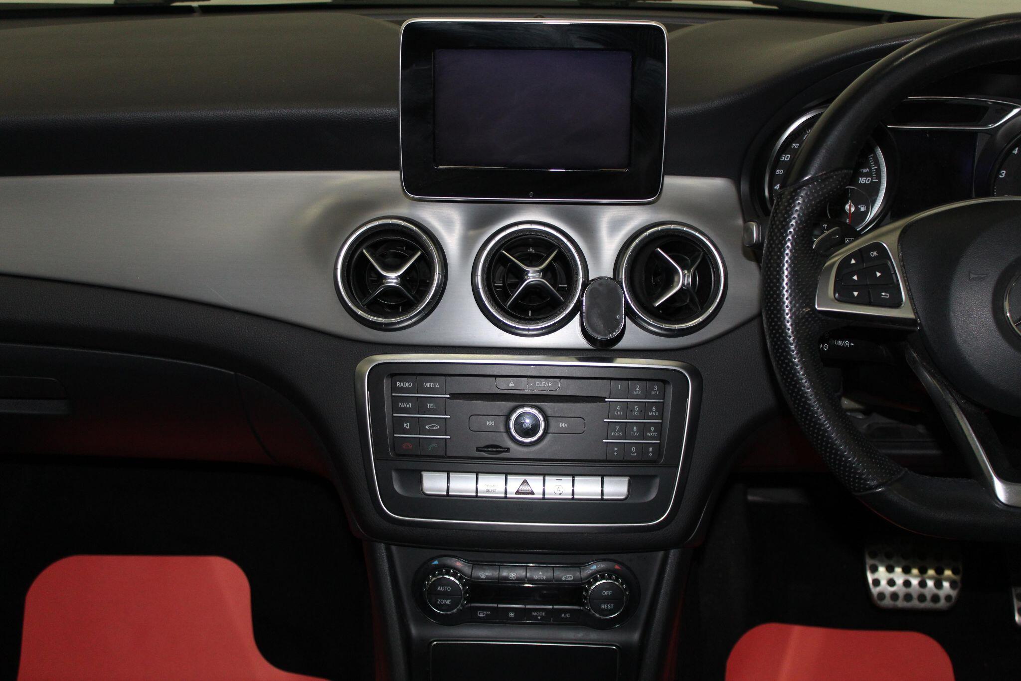 Mercedes-Benz CLA view 32