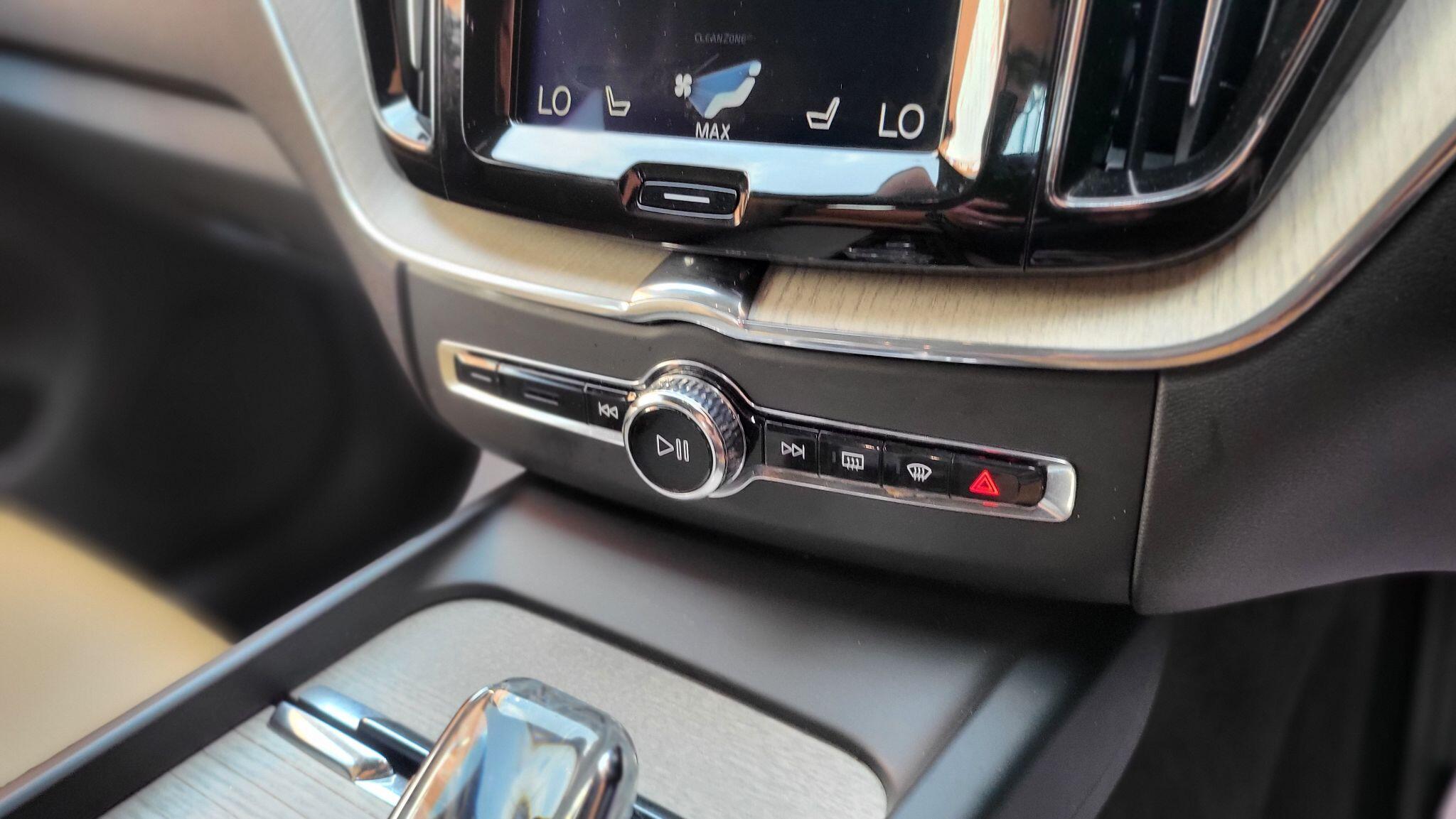 Volvo XC60 view 28