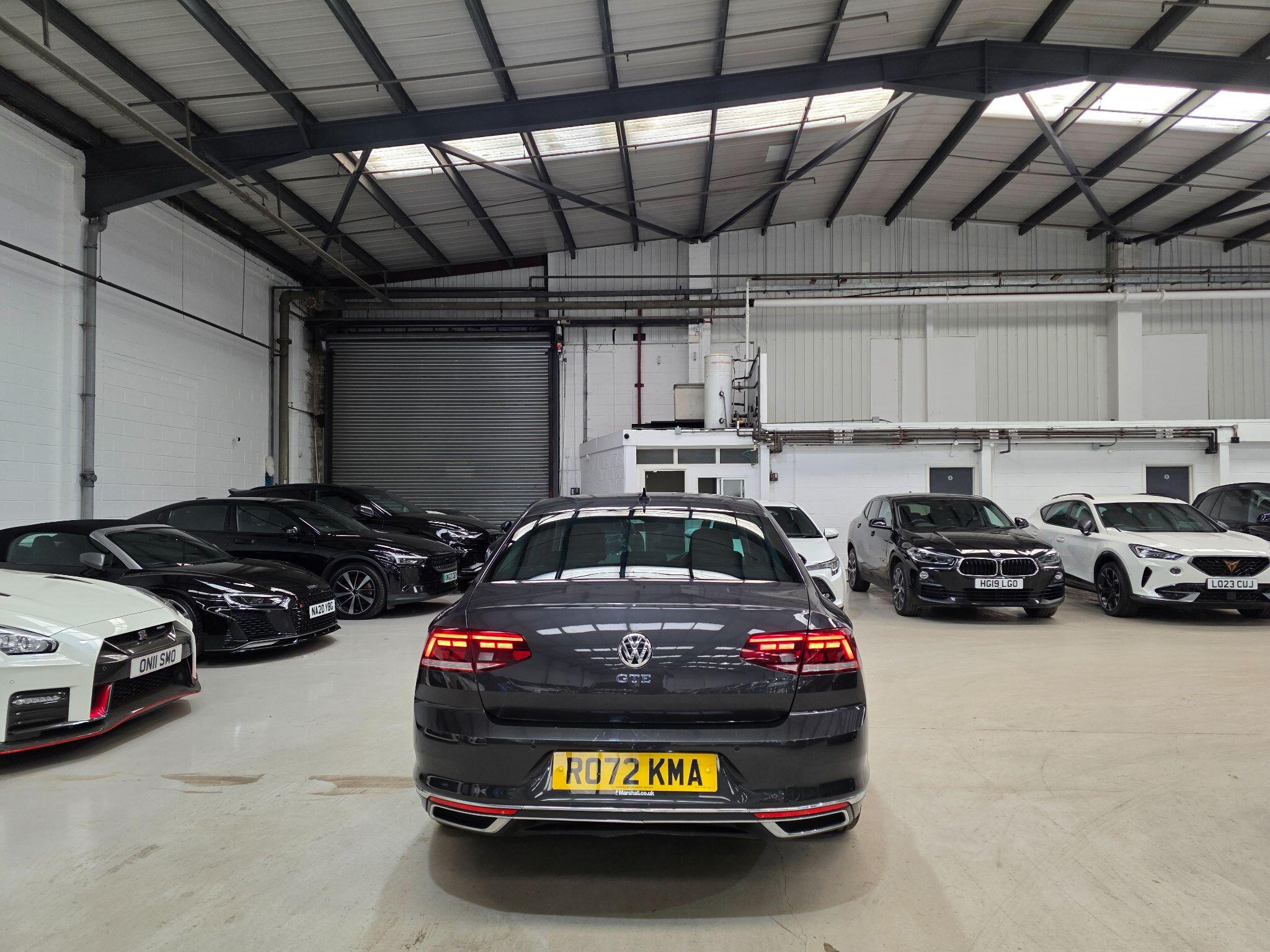 Volkswagen Passat view 4