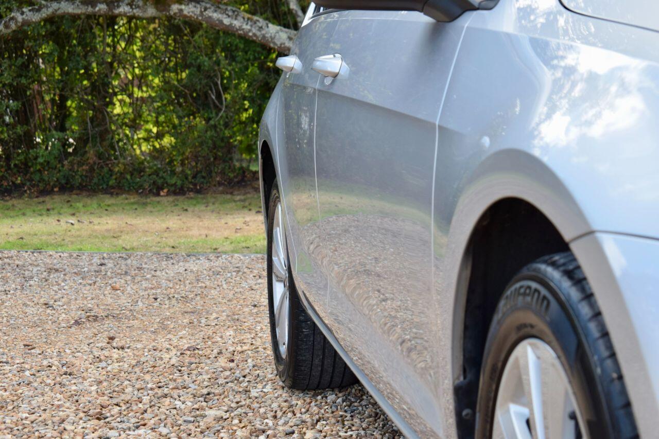 Volkswagen Golf view 18