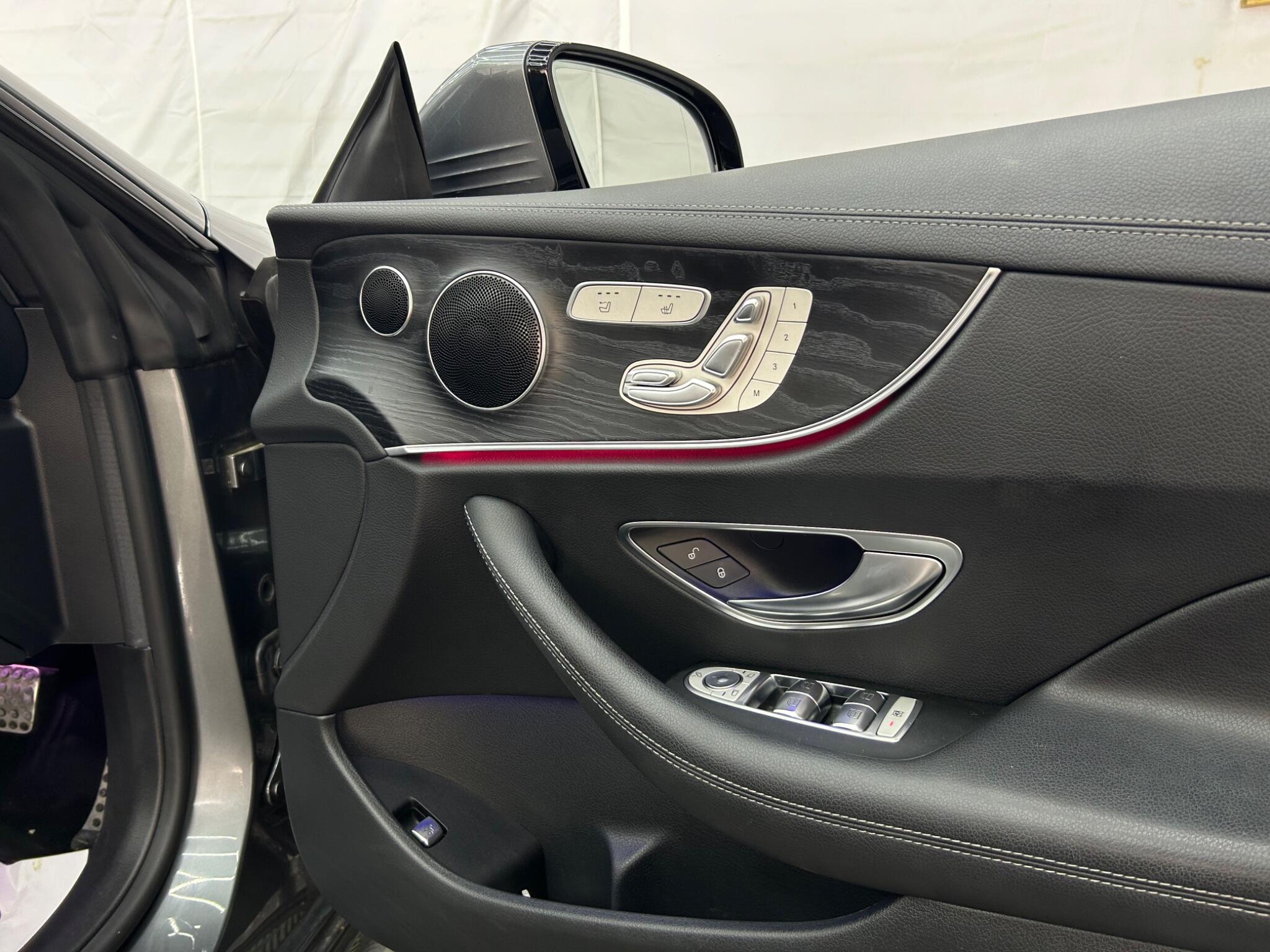 Mercedes-Benz E Class view 35