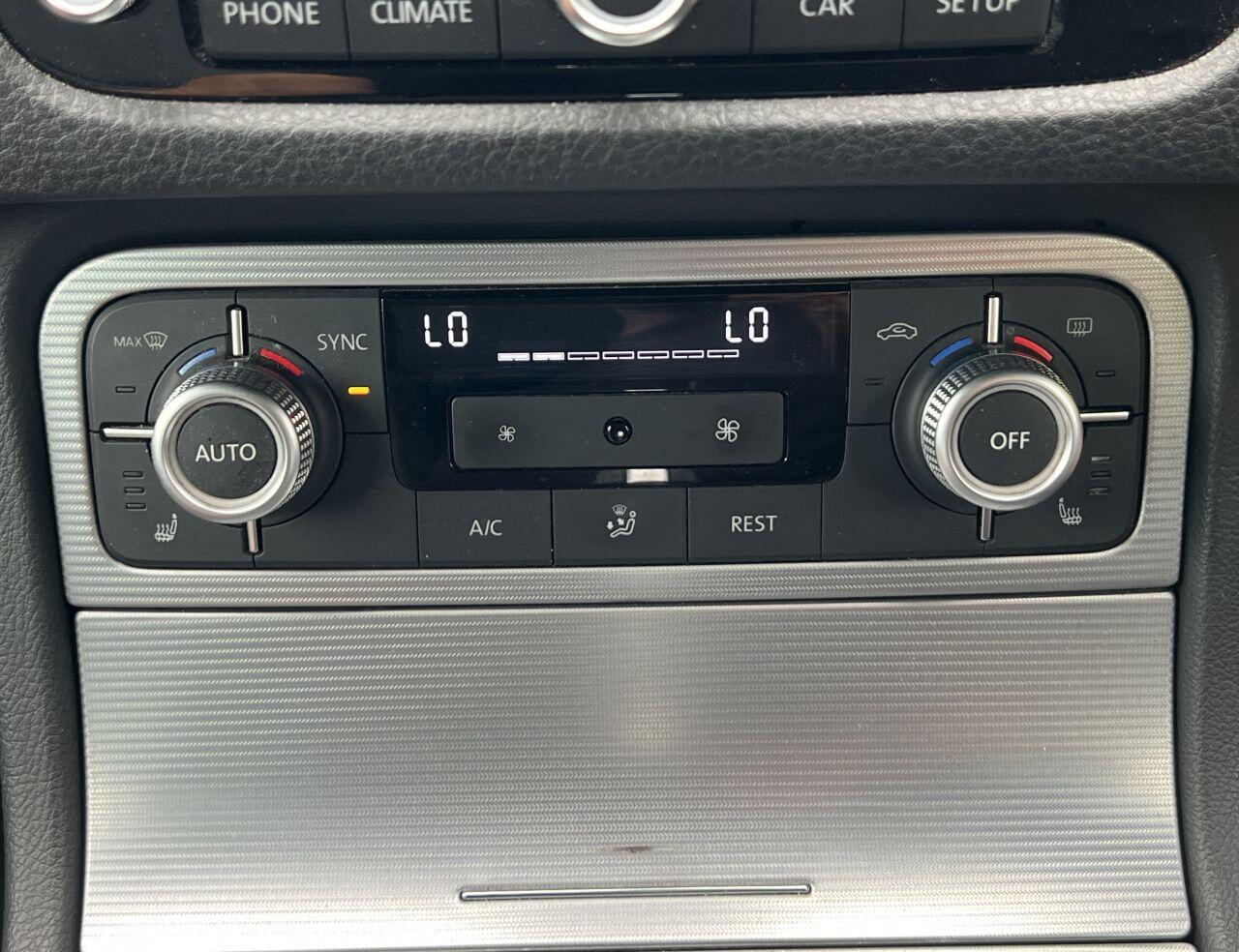 Volkswagen Touareg view 36
