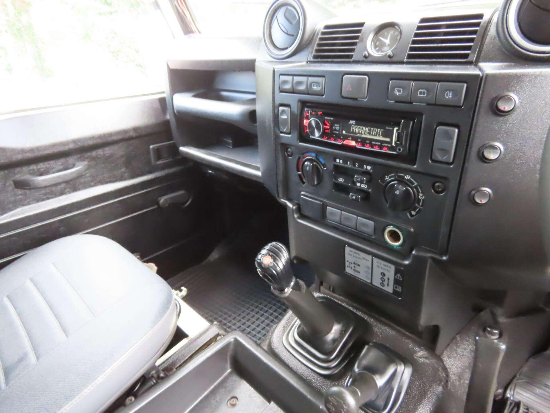 Land Rover Defender view 9
