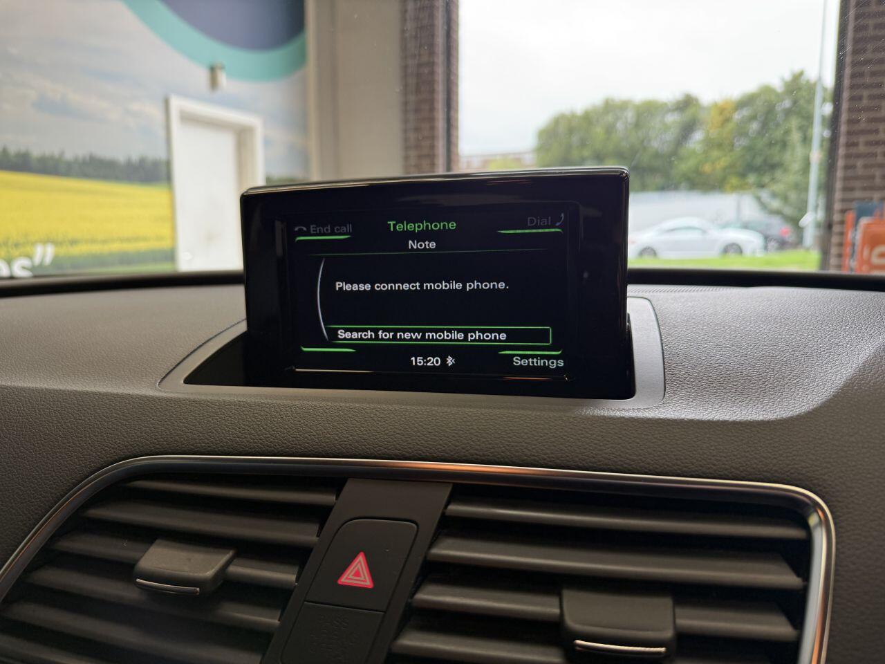 Audi Q3 view 33