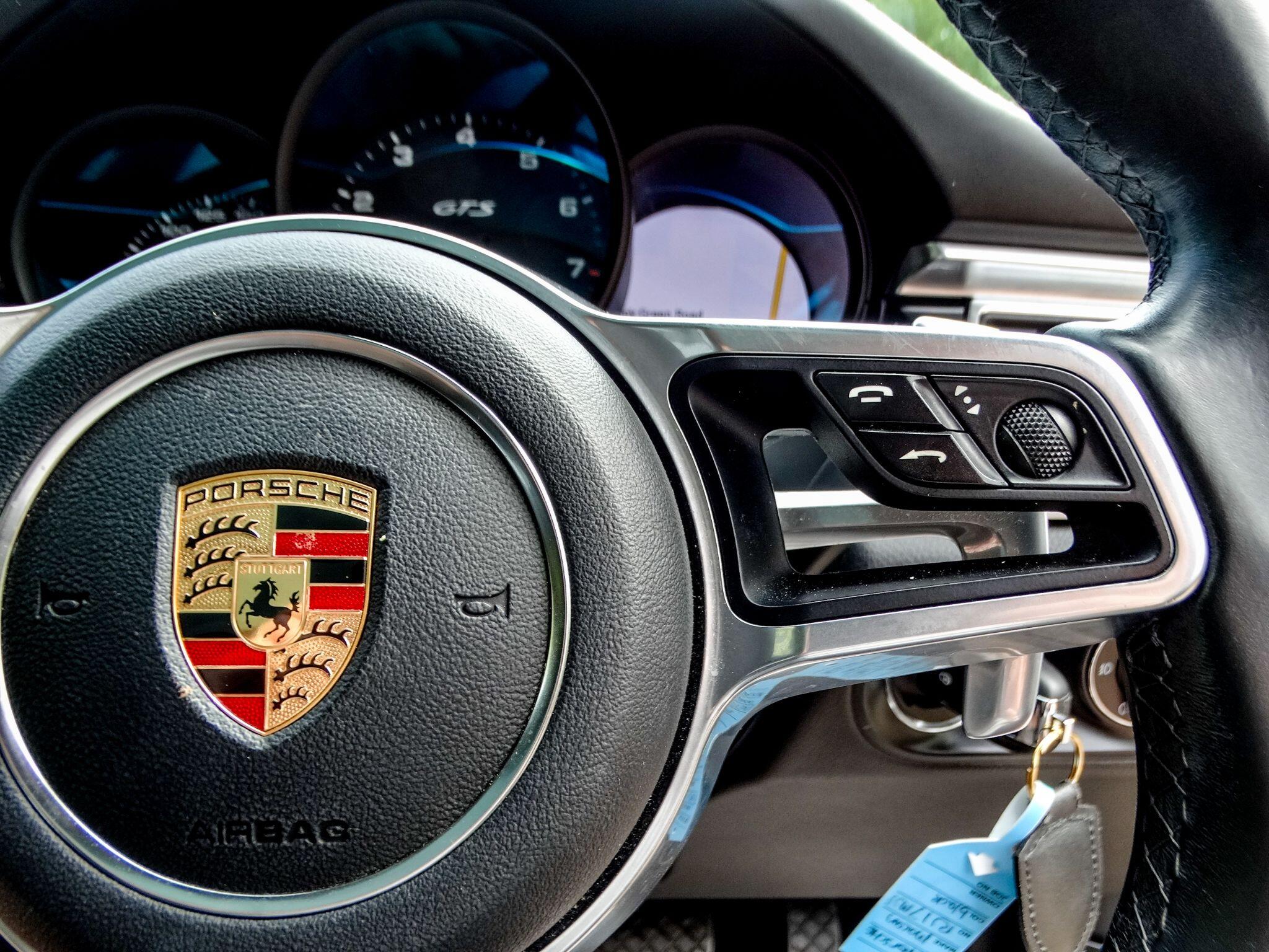 Porsche Macan view 30