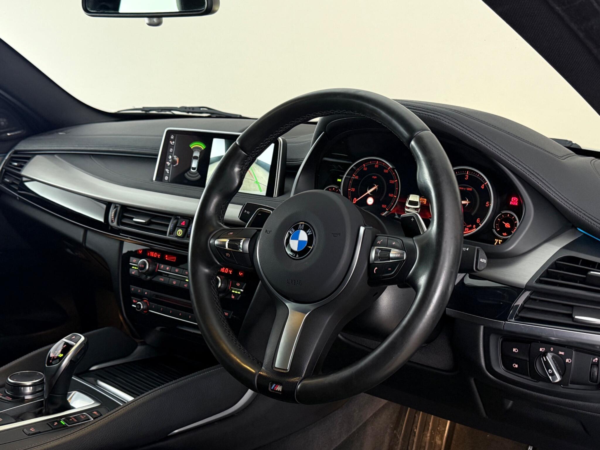 BMW X6 view 3