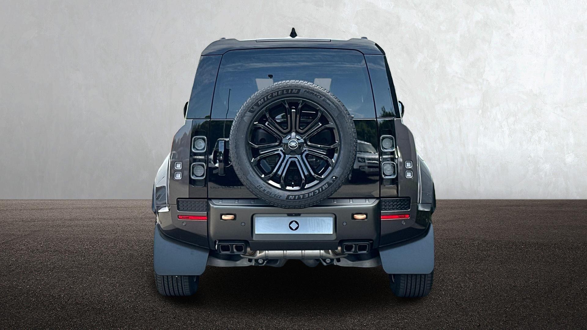 Land Rover Defender view 4