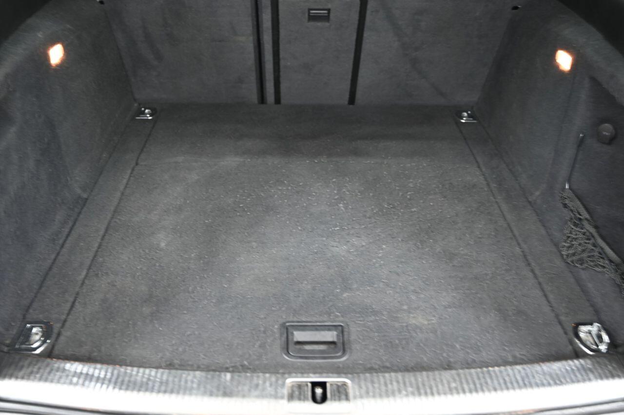Audi RS4 Avant view 8
