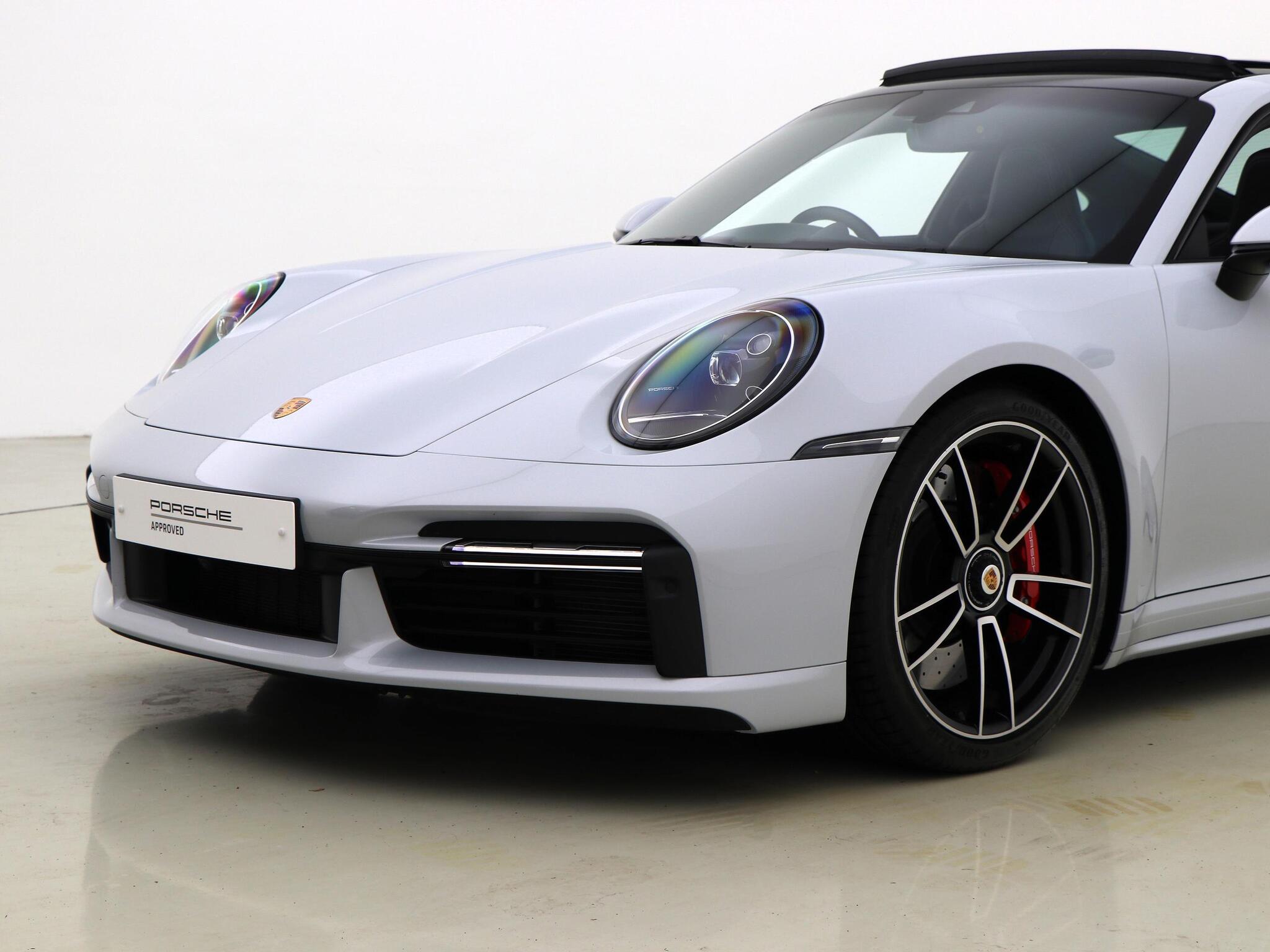 Porsche 911 view 15