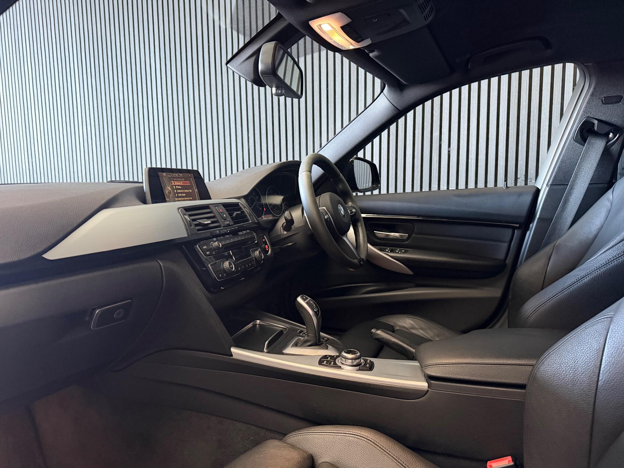 BMW 3 Series view 19