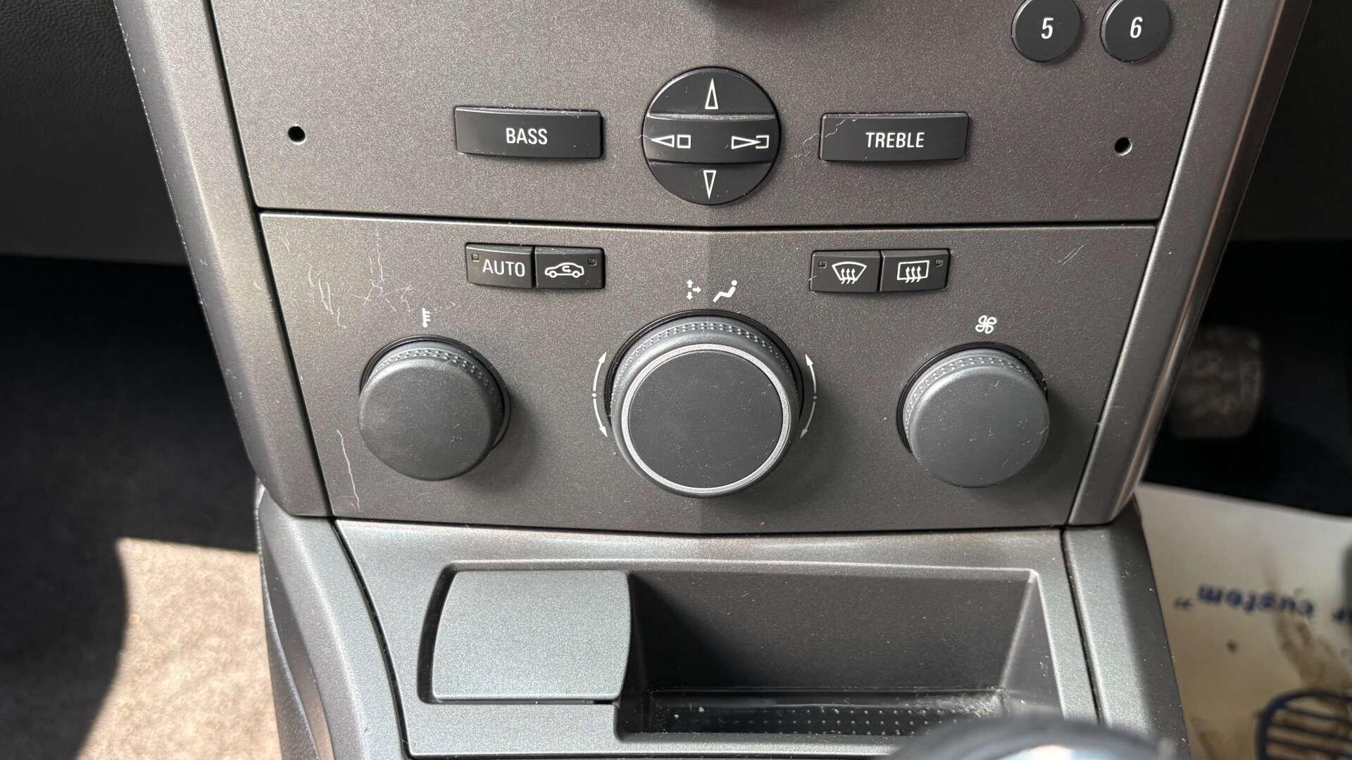 Vauxhall Astra view 25