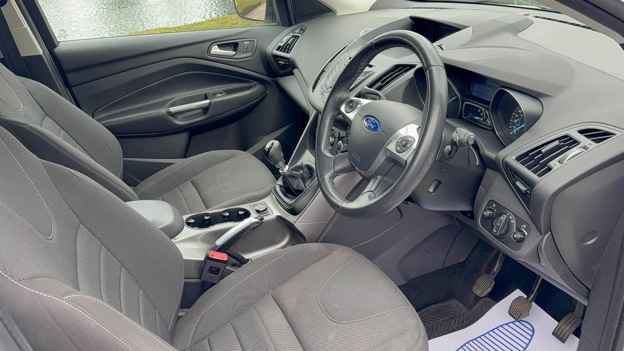 2014 Ford Kuga 2.0 TDCi Zetec AWD Euro 5 5dr • 87,800 miles image 15