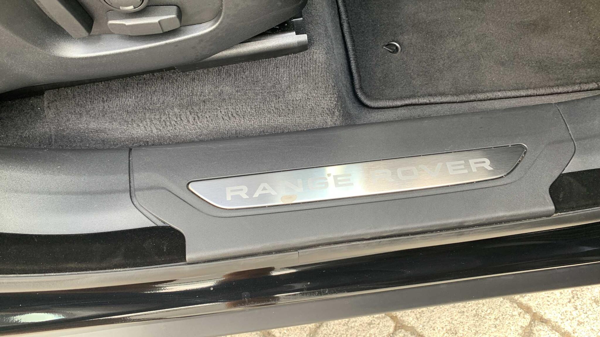 Land Rover Range Rover Velar view 28