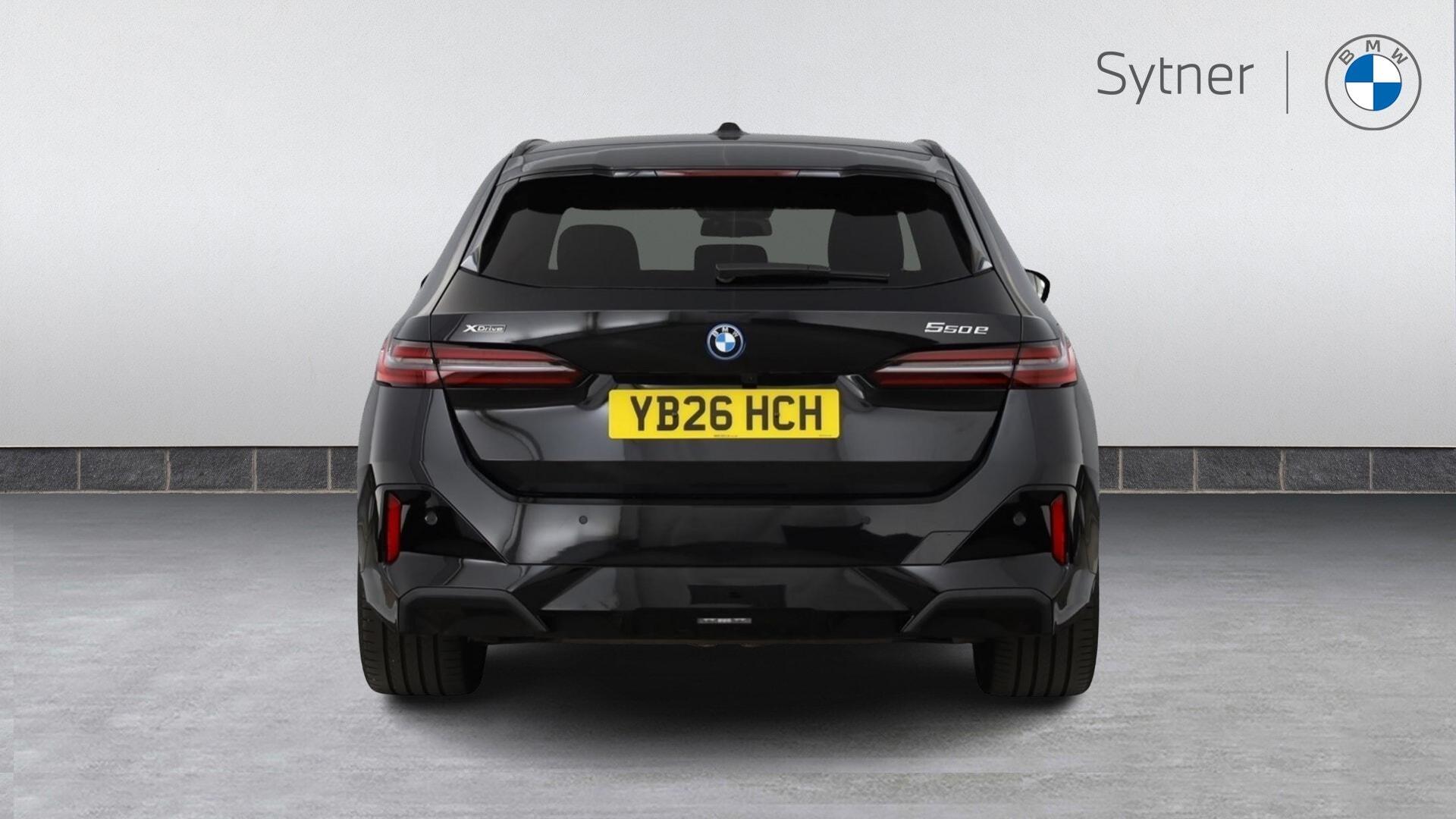 BMW 5 Series view 15