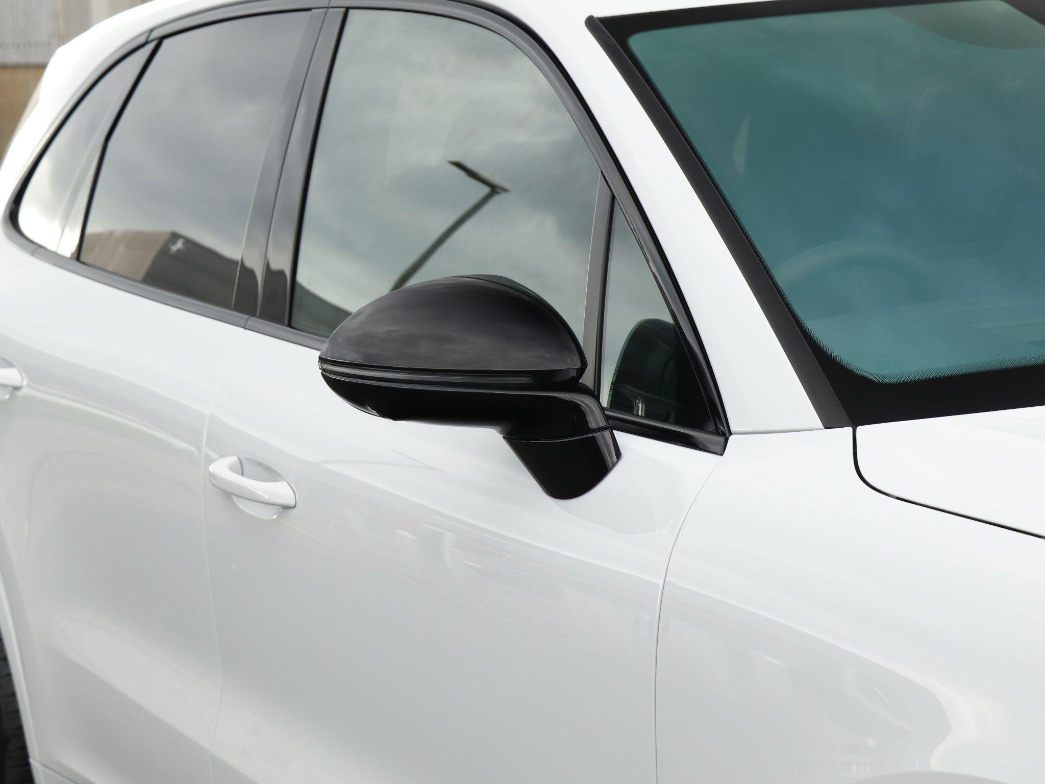 Porsche Cayenne view 33