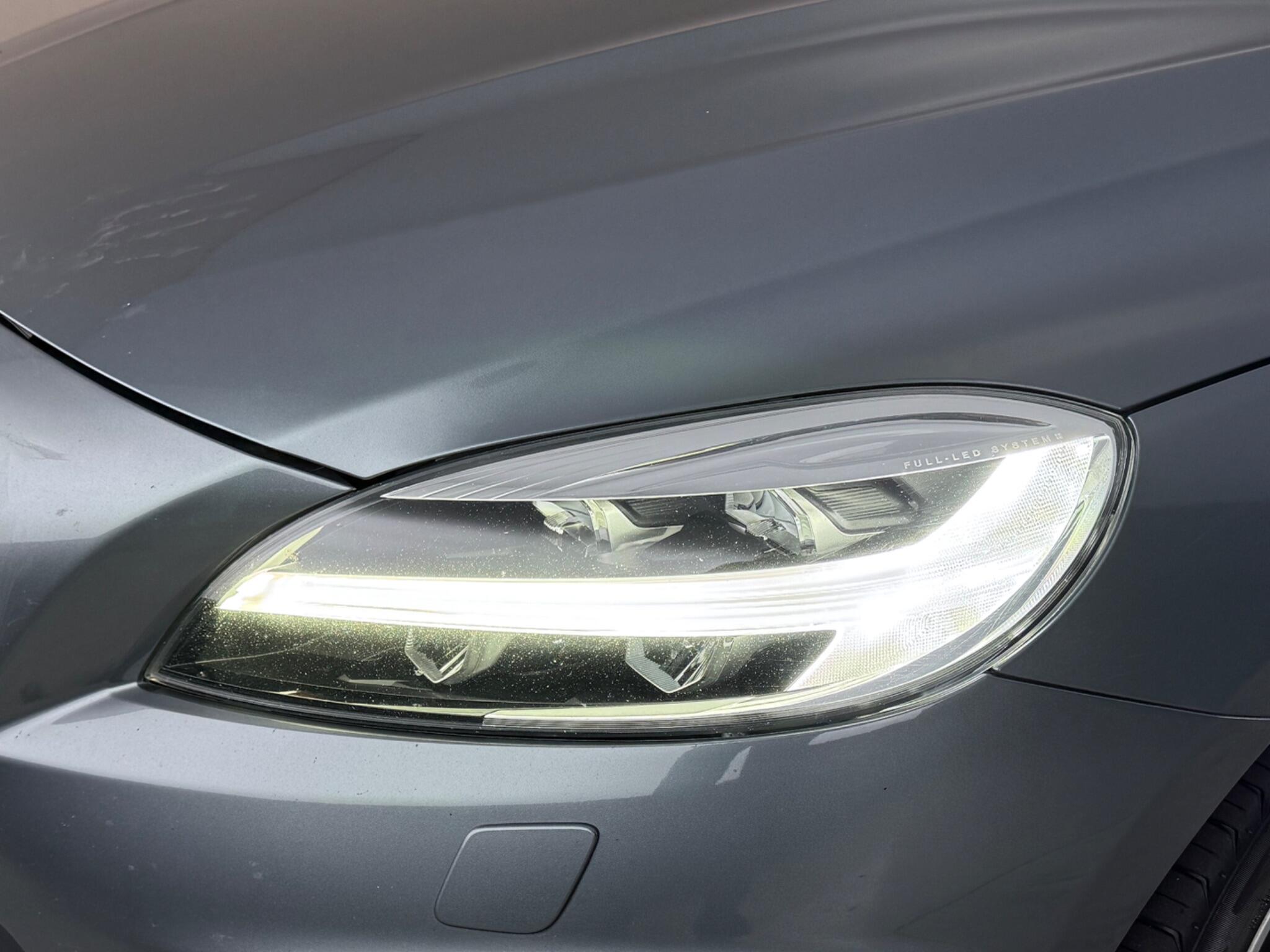 Volvo V40 view 12