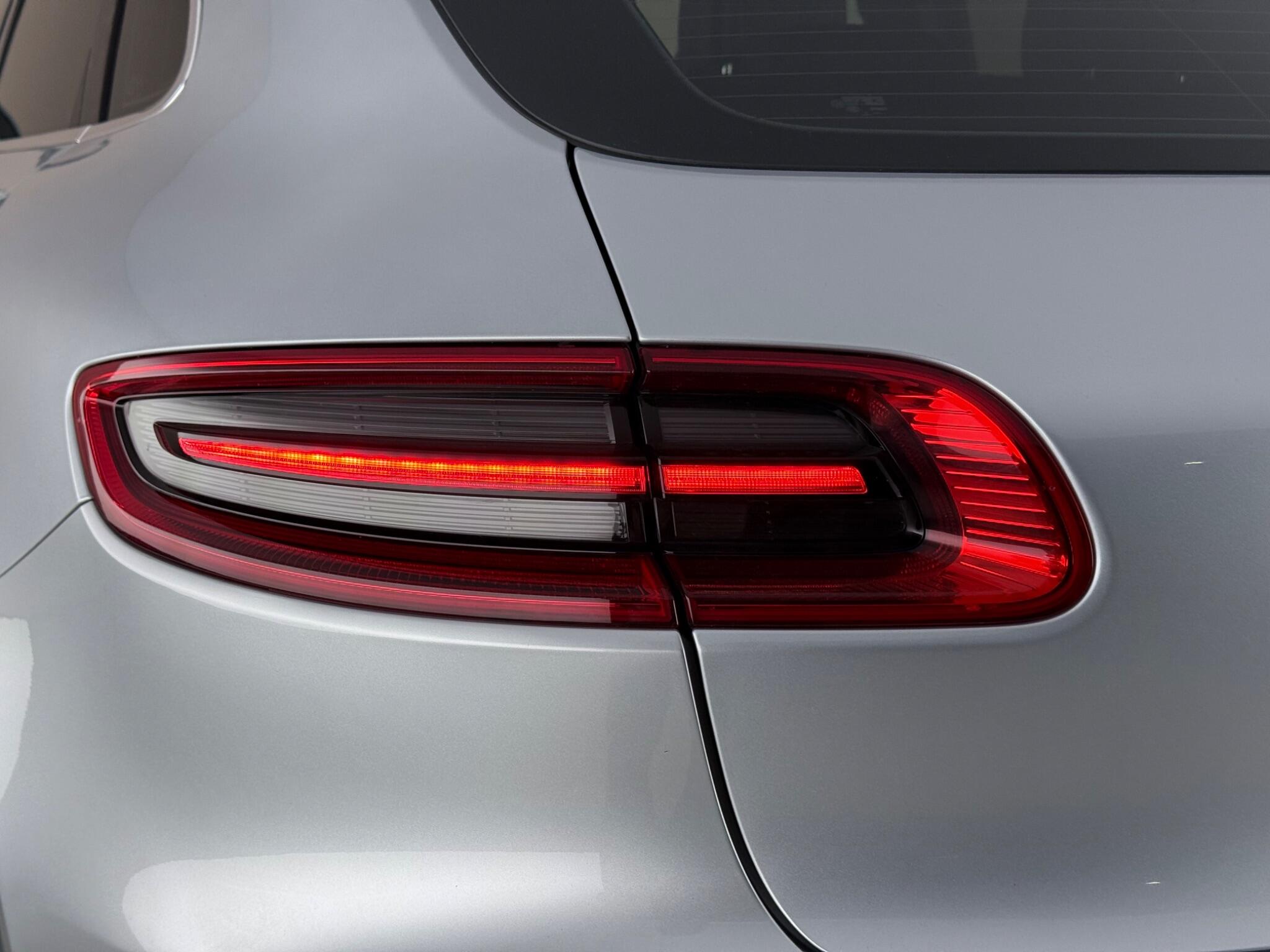 Porsche Macan view 11