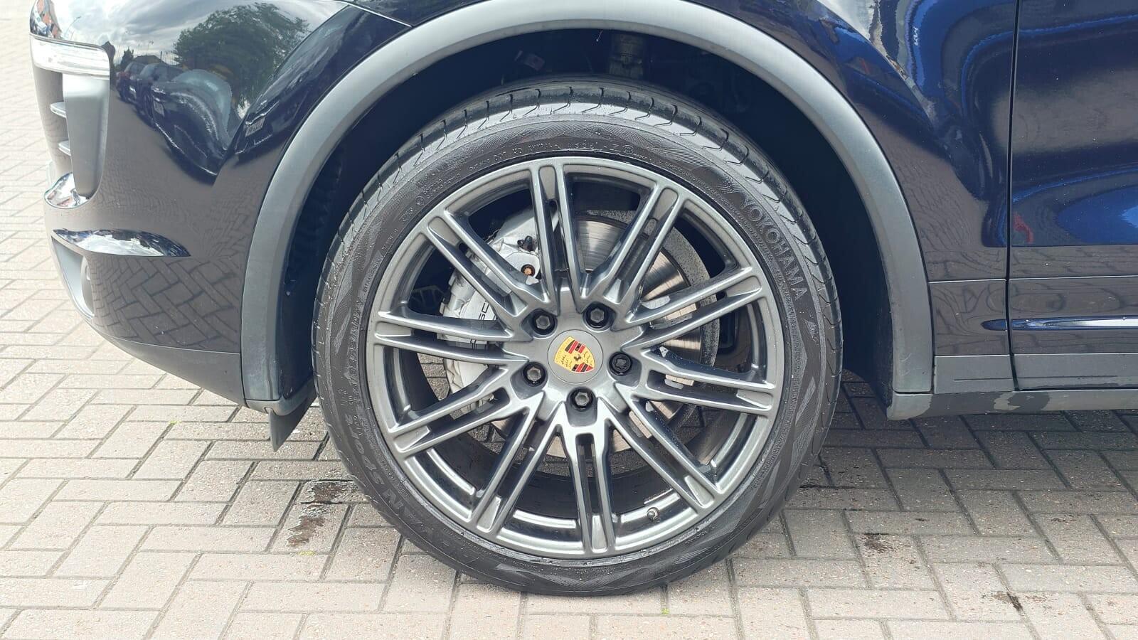 Porsche Cayenne view 10