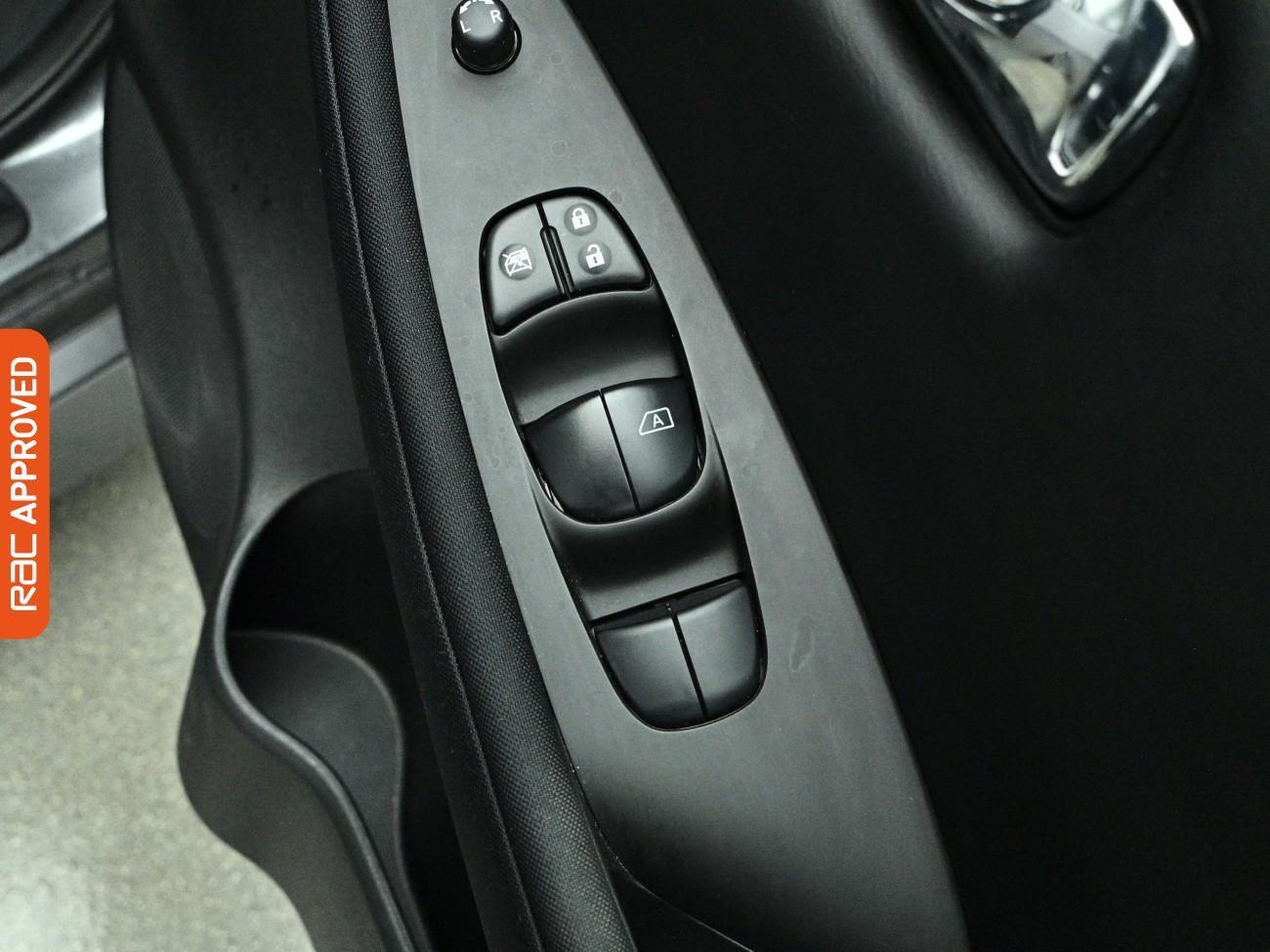 Nissan Leaf view 23