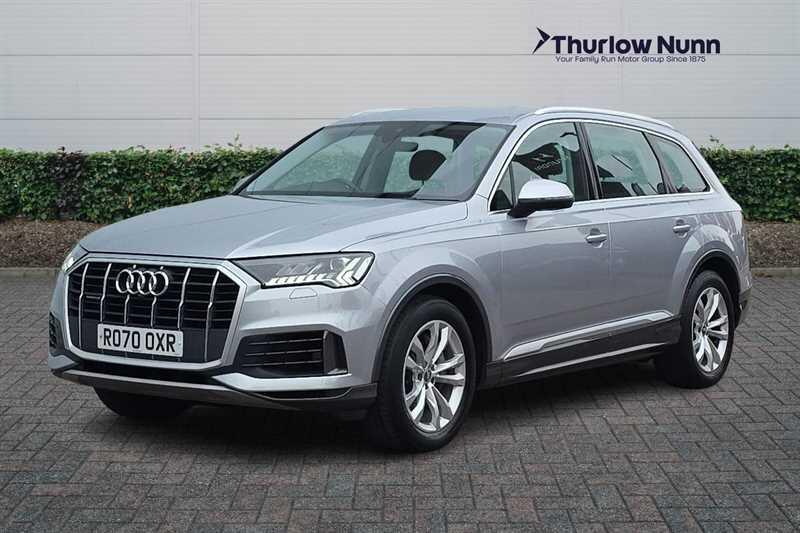 Audi Q7 view 7