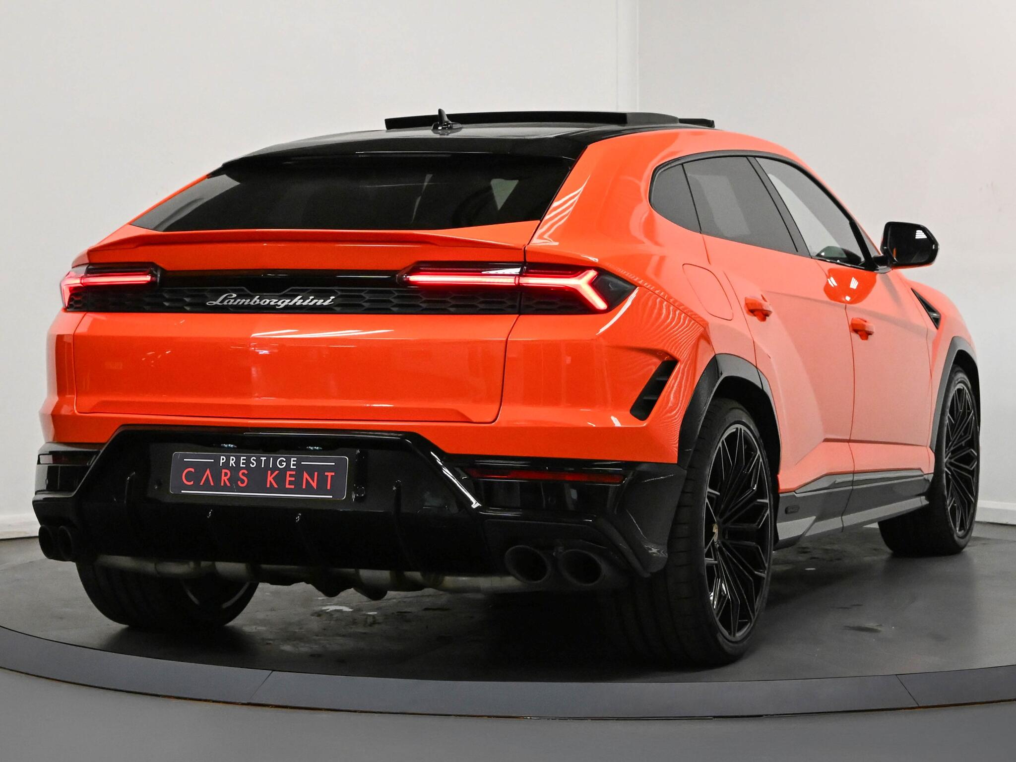 Lamborghini Urus view 36
