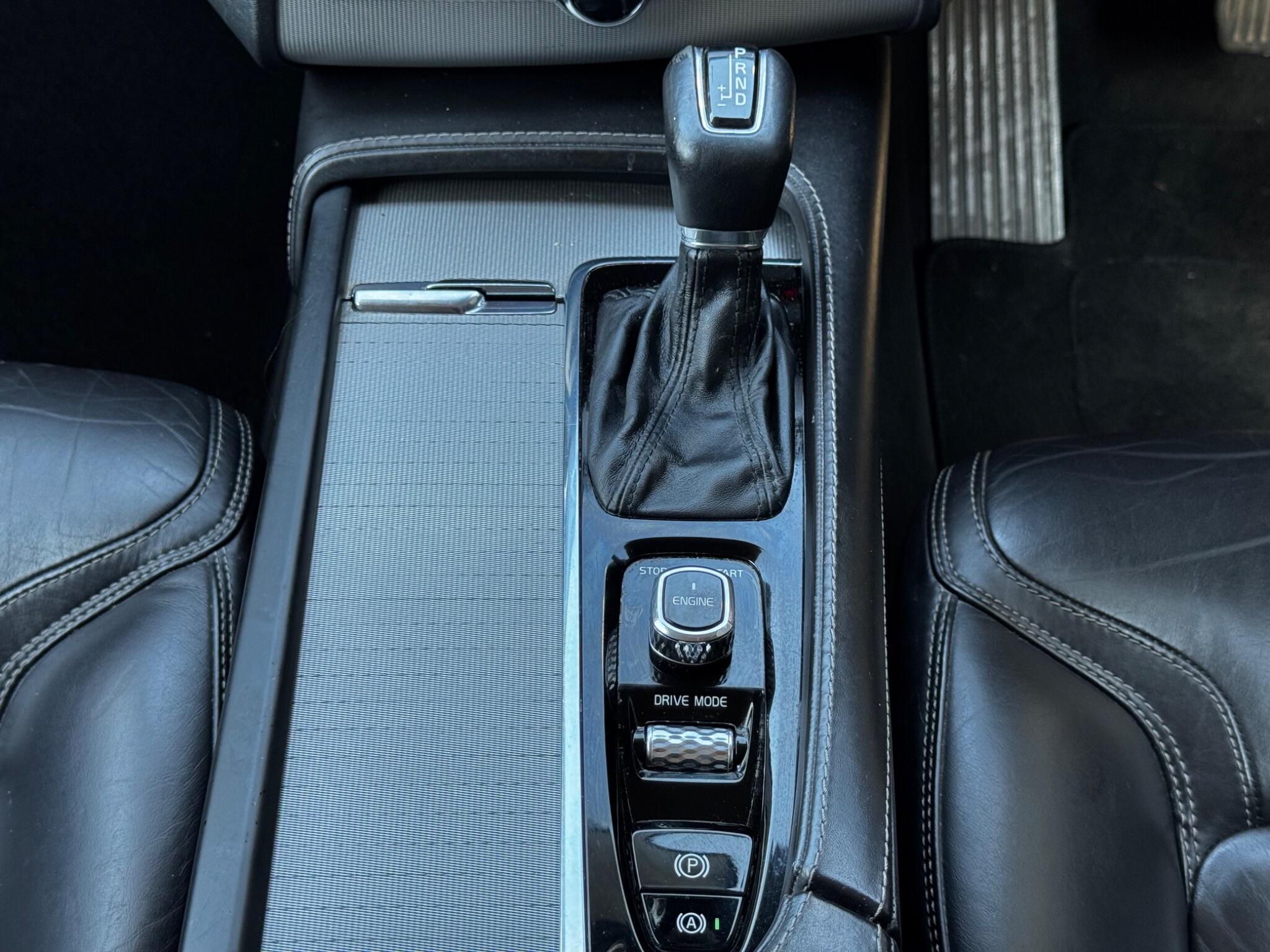 Volvo XC90 view 19